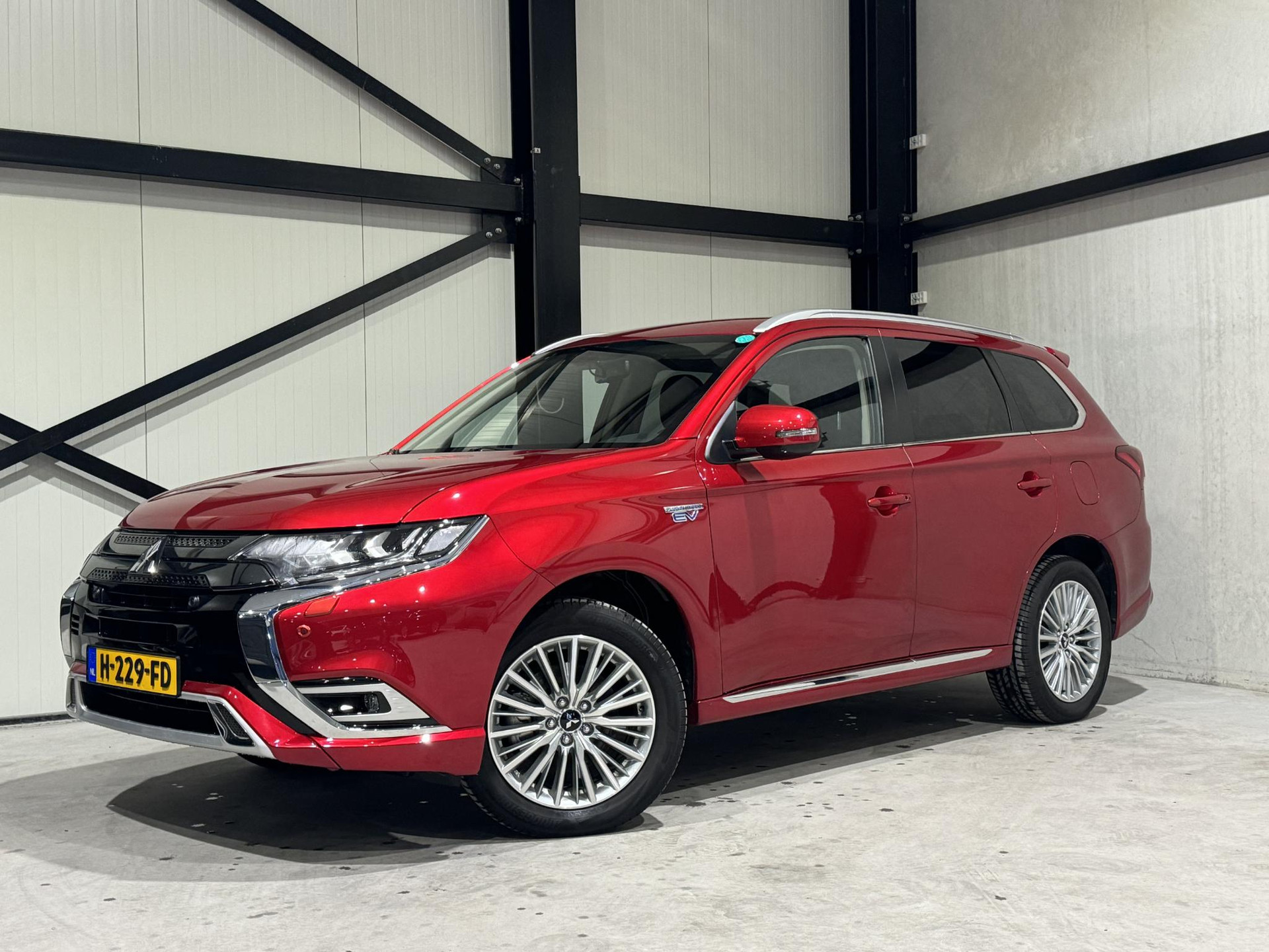 Mitsubishi Outlander 2.4 PHEV Intense H229FD