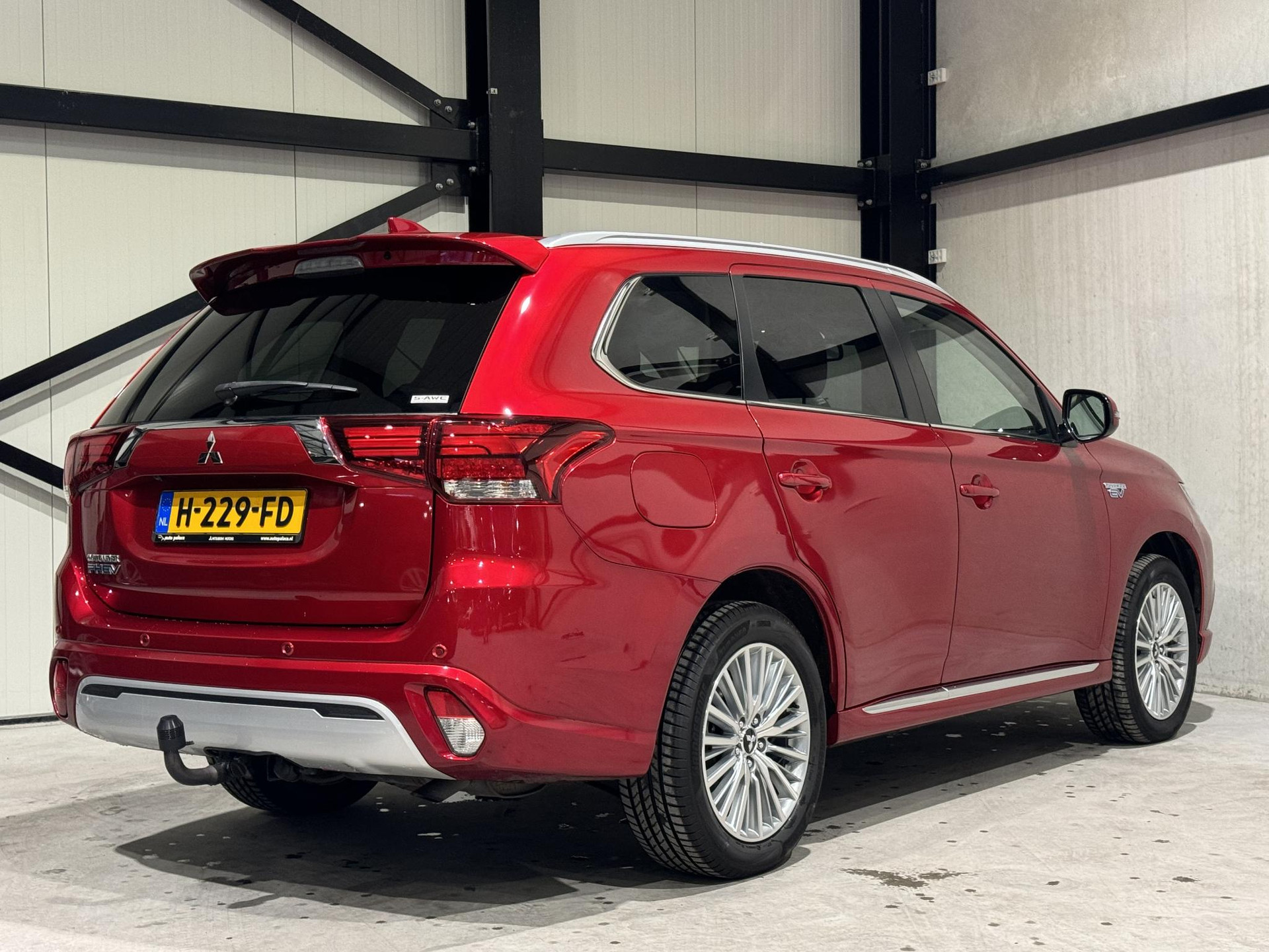 Mitsubishi Outlander 2.4 PHEV Intense H229FD