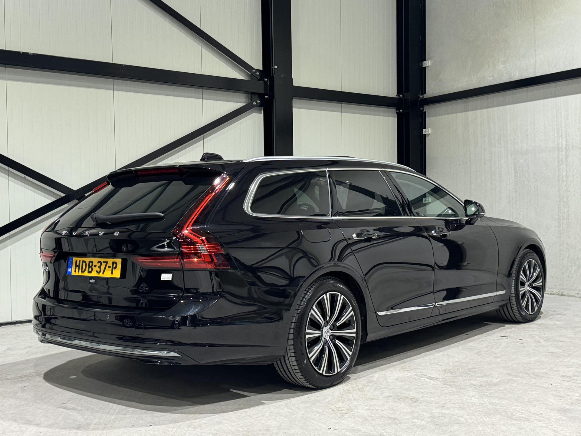 Volvo V90 2.0 T8 AWD Inscription HDB37P