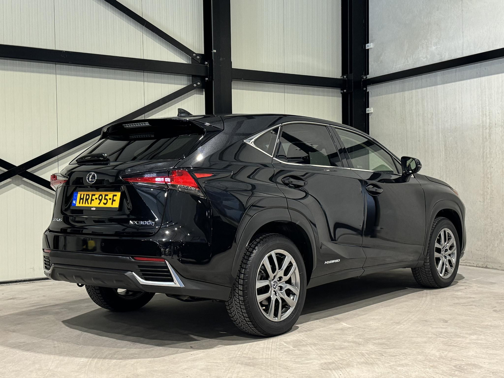 Lexus NX 300h AWD Luxury Line HRF95F