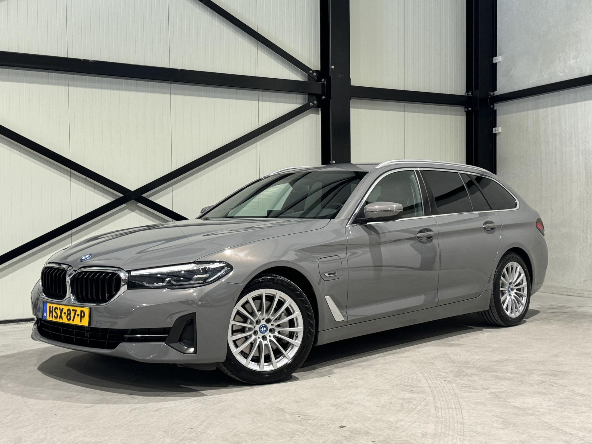 BMW 5 Serie Touring 520e Business Edition HSX87P
