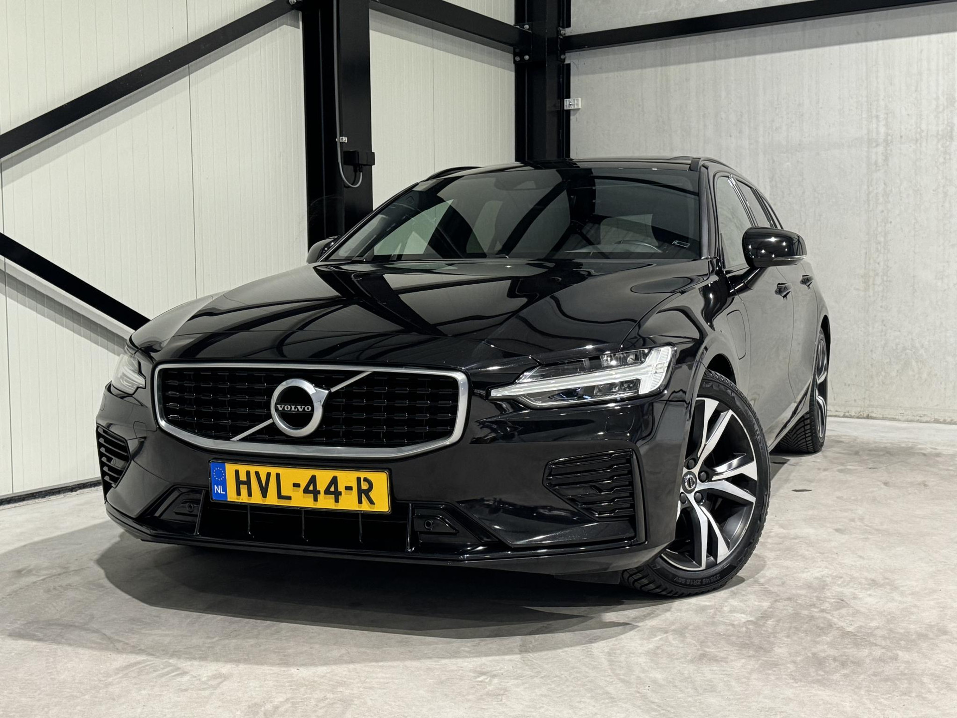 Volvo V60 2.0 T6 Twin Engine AWD R-Design HVL44R