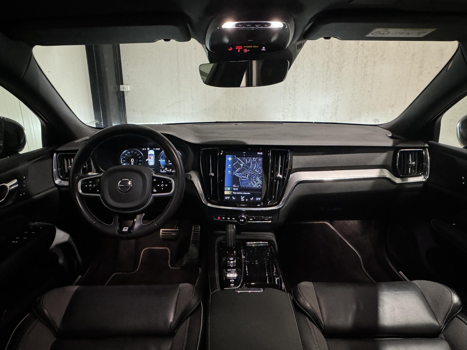 Volvo V60 2.0 T6 Twin Engine AWD R-Design HVL44R