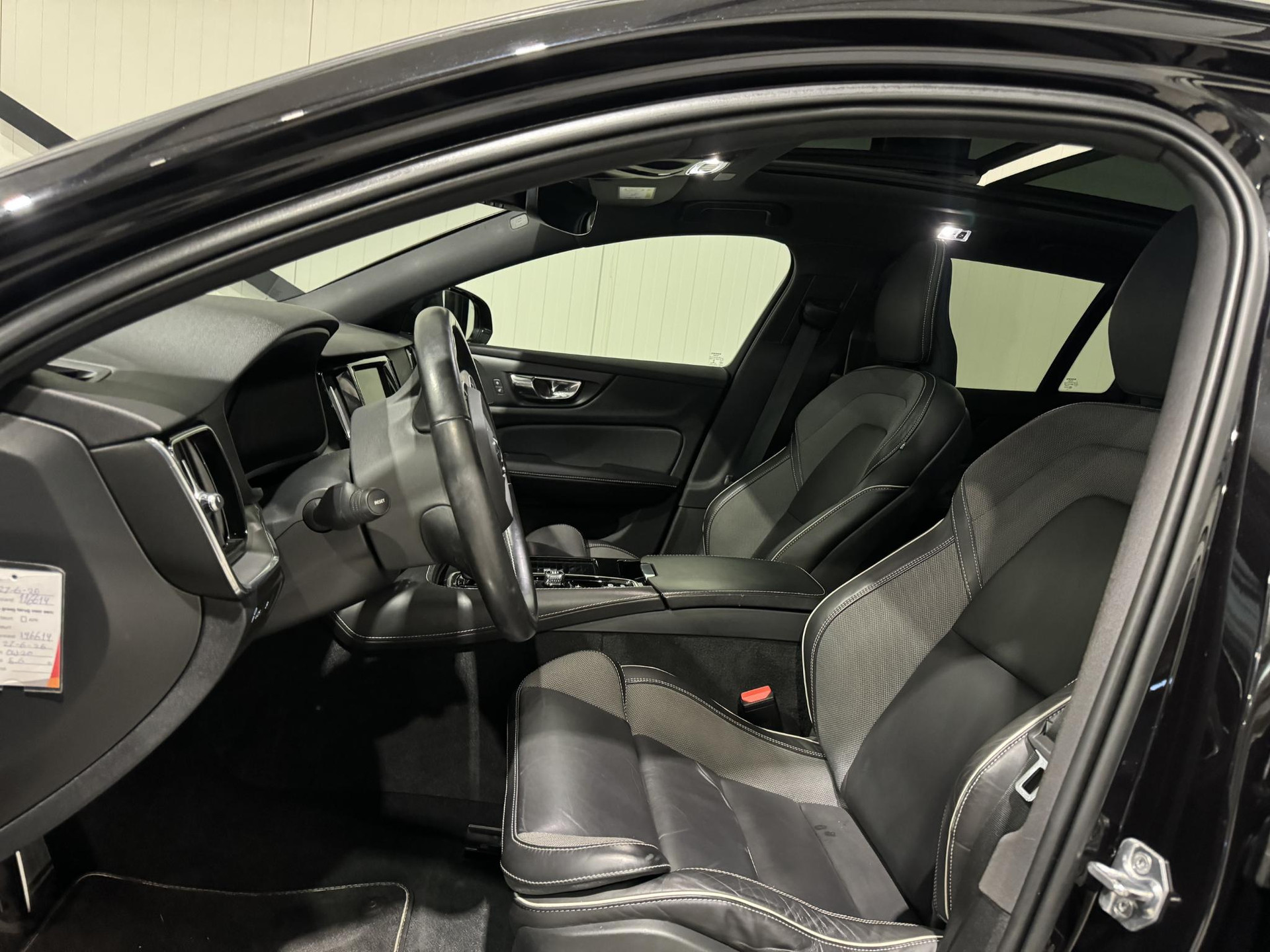 Volvo V60 2.0 T6 Twin Engine AWD R-Design HVL44R