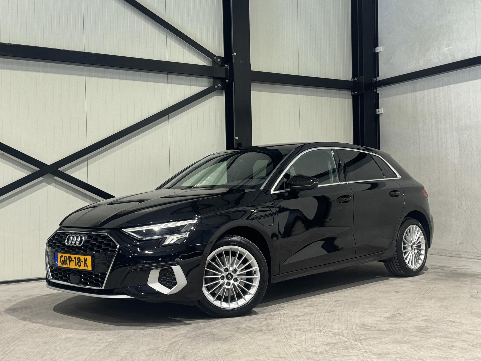 Audi A3 Sportback 40 TFSI e Business edition GRP18K