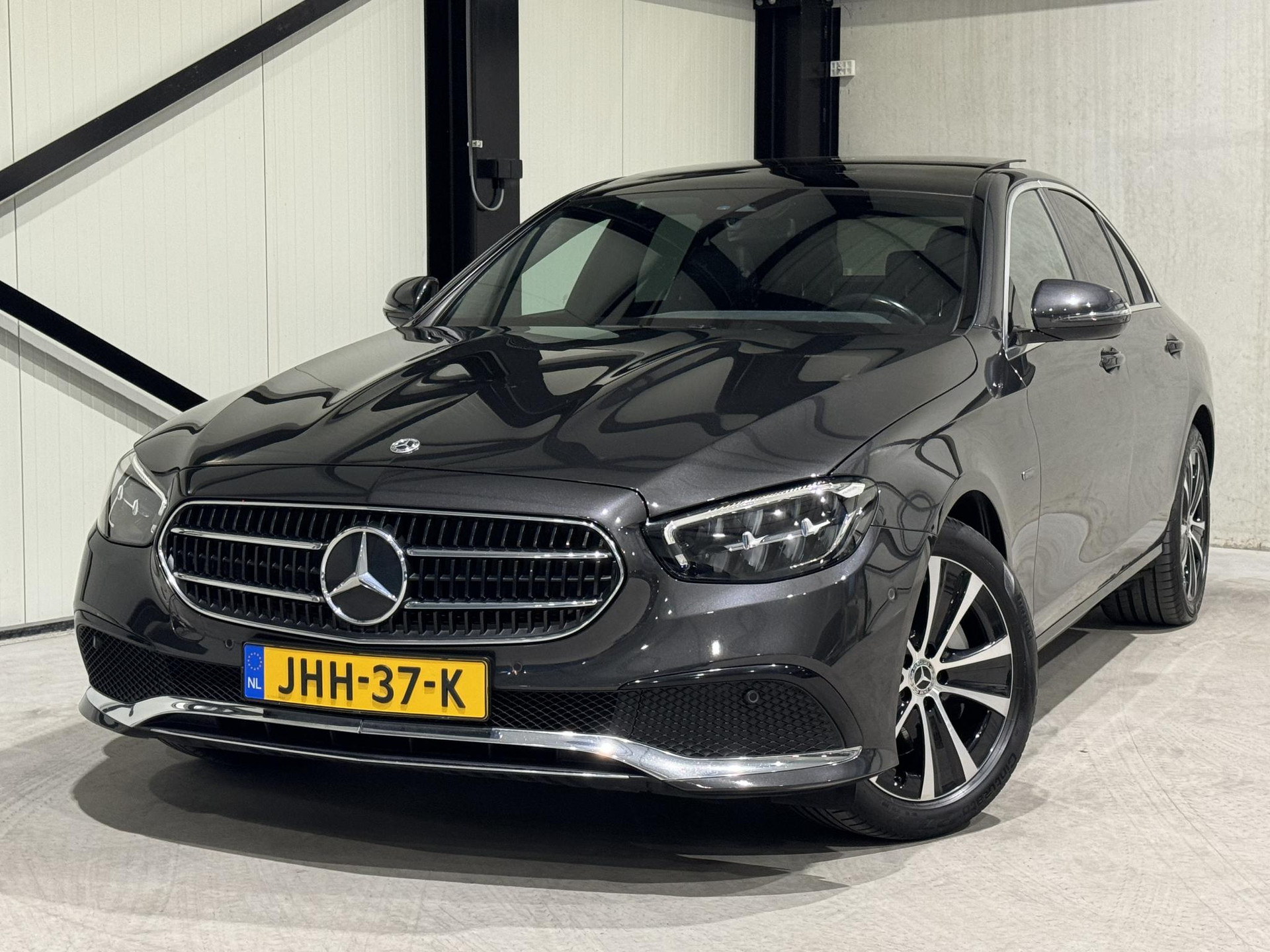 Mercedes-Benz E-Klasse 300 e Business Solution JHH37K