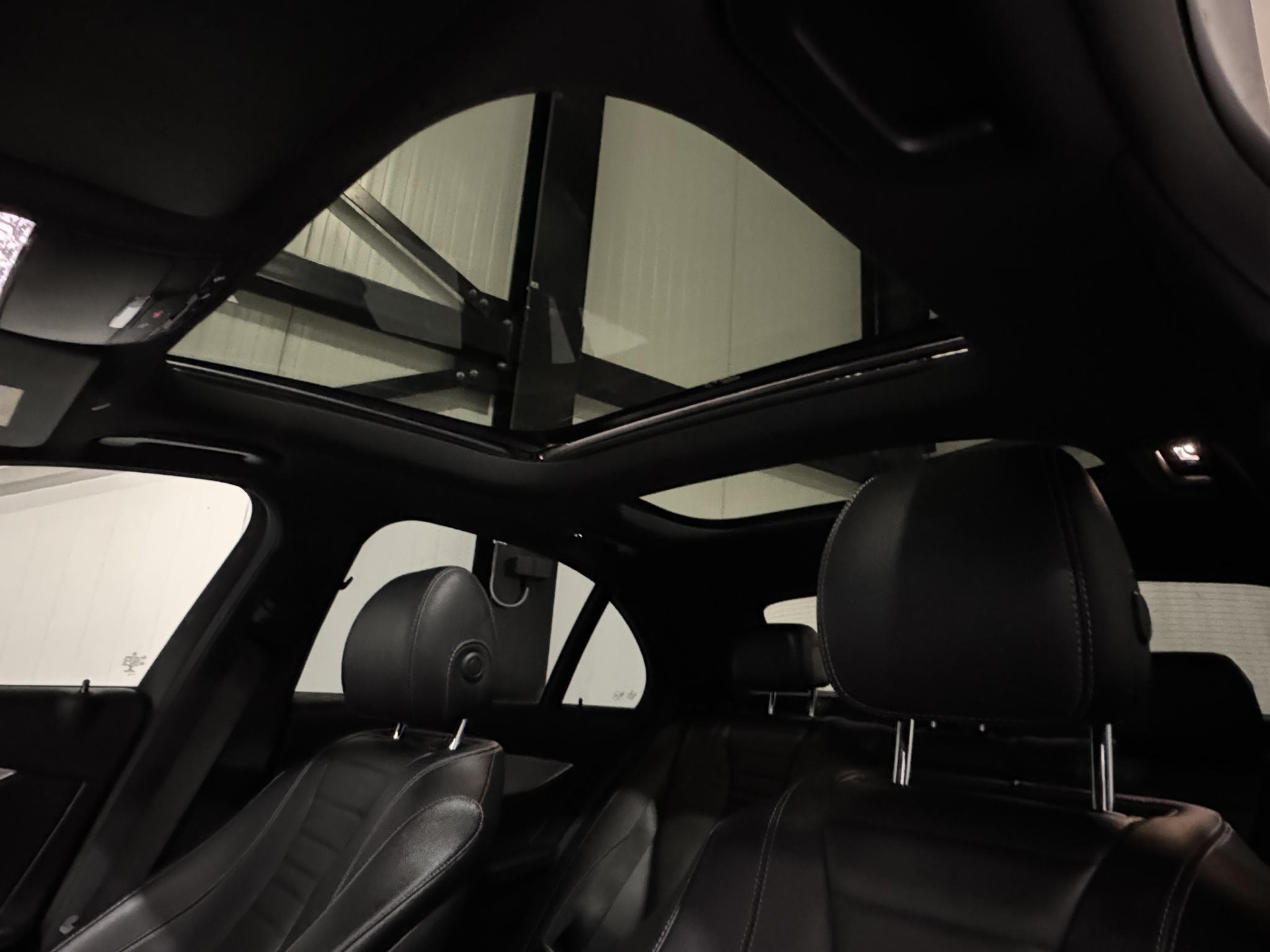 Mercedes-Benz E-Klasse 300 e Business Solution JHH37K