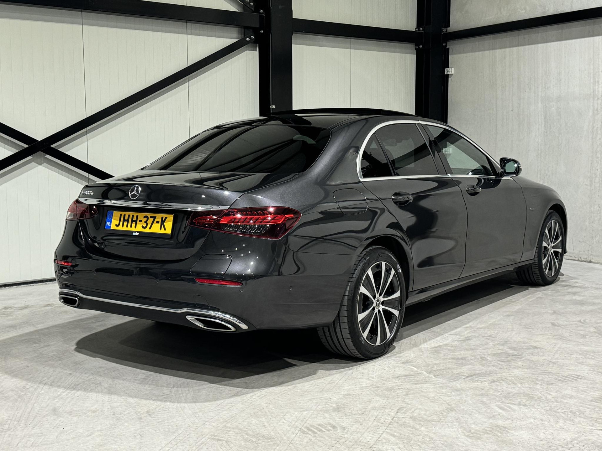 Mercedes-Benz E-Klasse 300 e Business Solution JHH37K