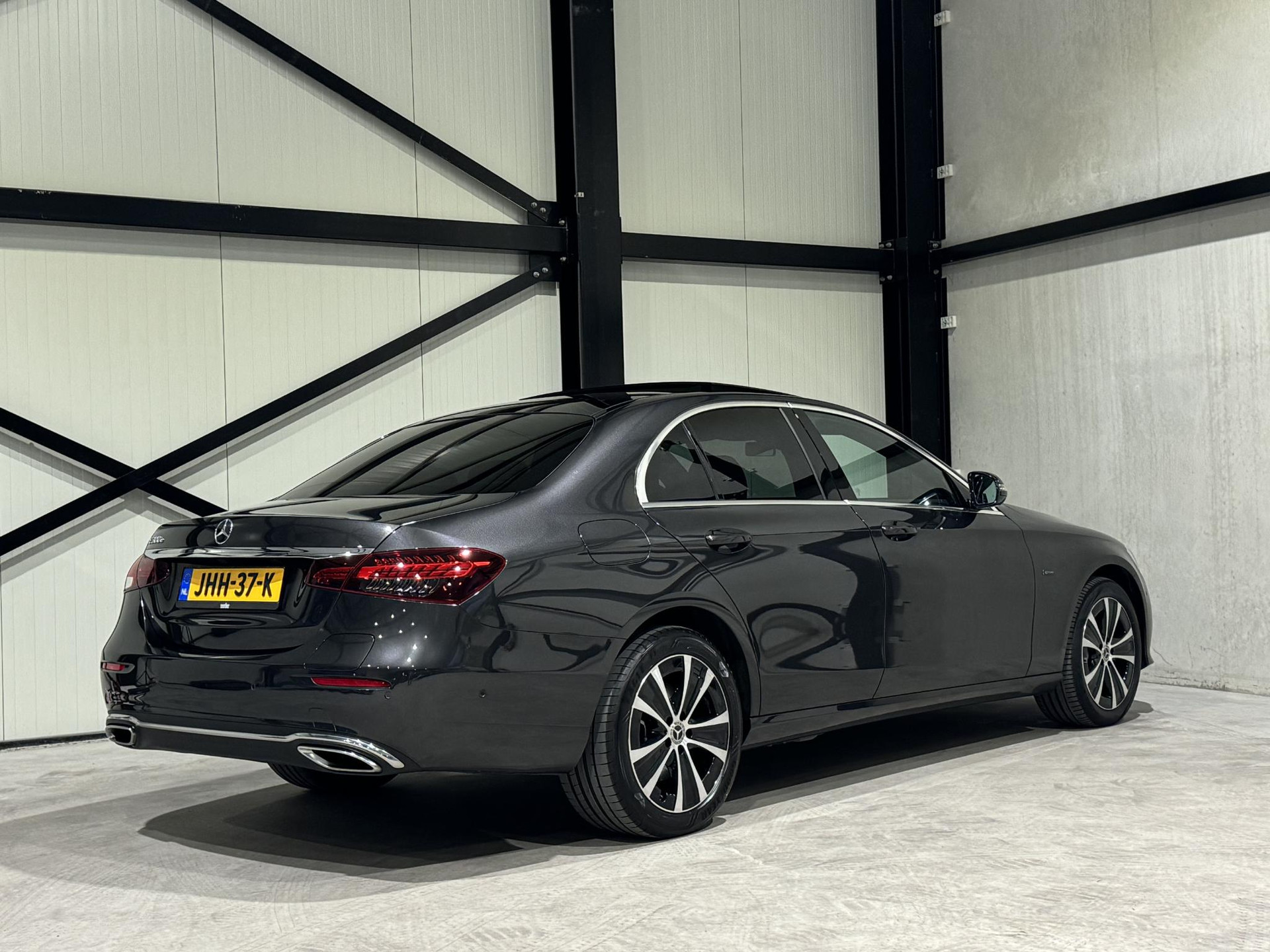 Mercedes-Benz E-Klasse 300 e Business Solution JHH37K