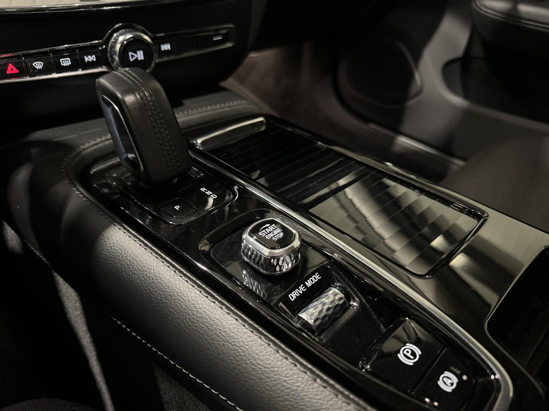 Volvo V60 2.0 T6 Twin Engine AWD Momentum Pro JHS73F