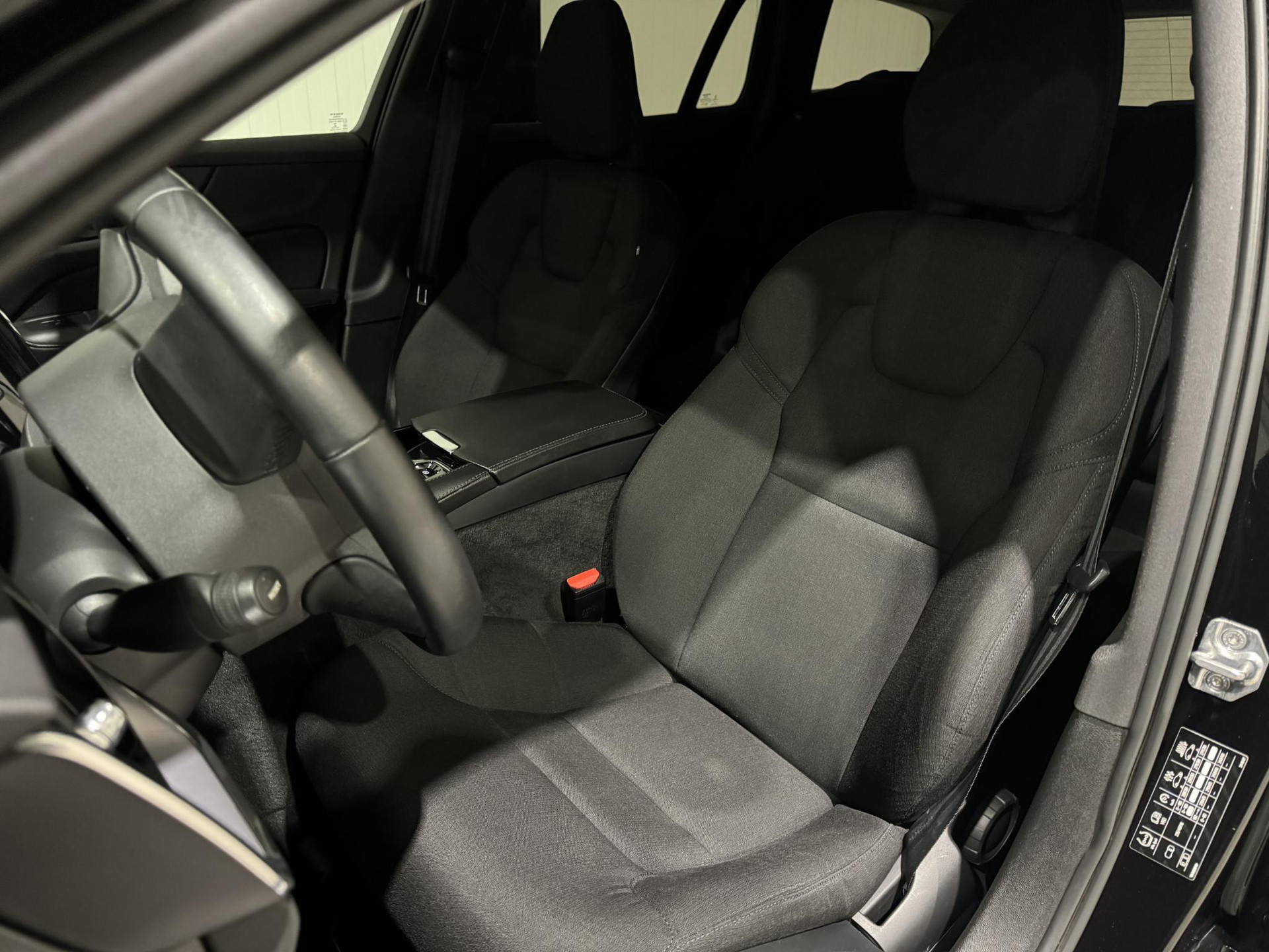 Volvo V60 2.0 T6 Twin Engine AWD Momentum Pro JHS73F