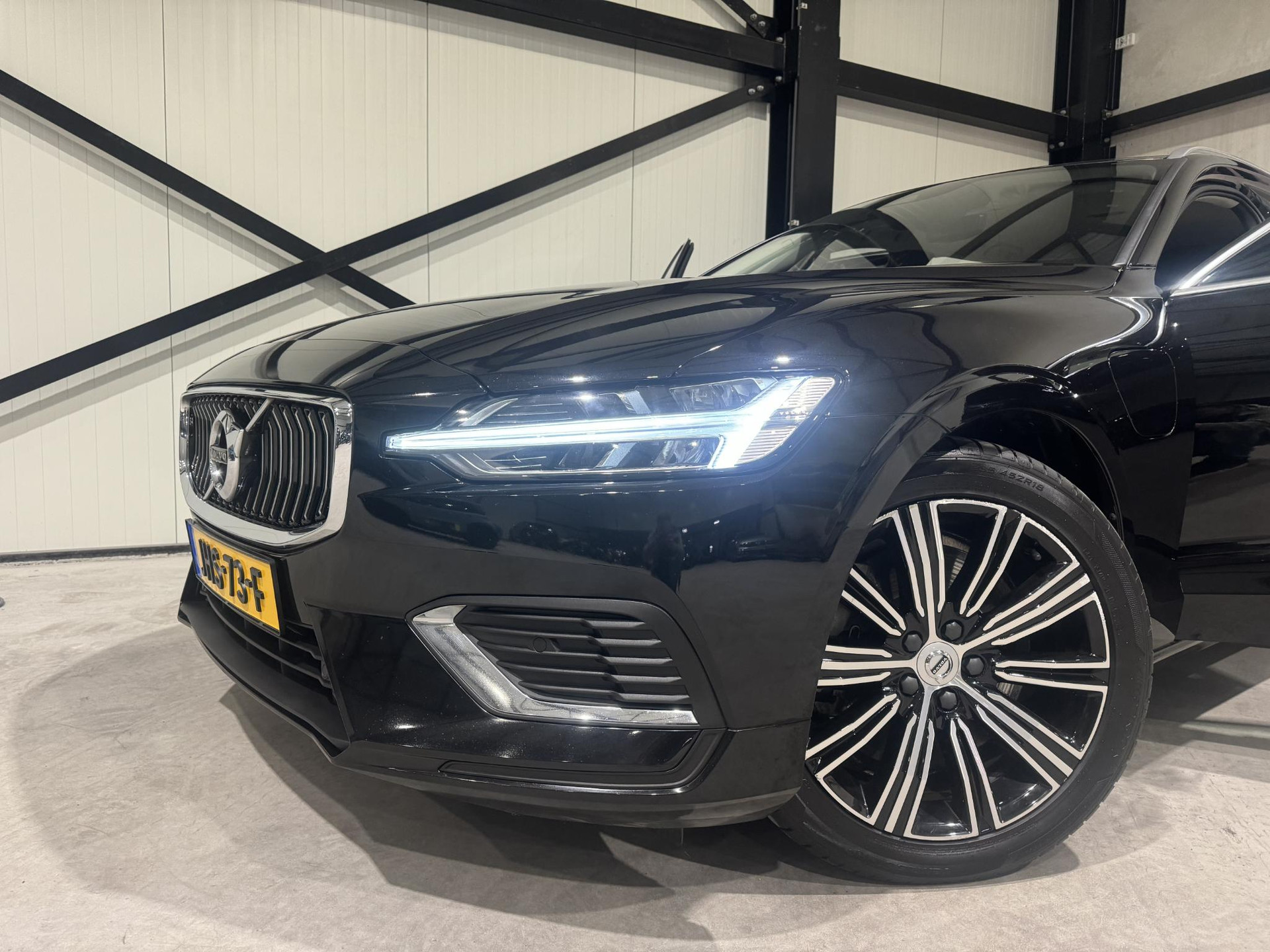 Volvo V60 2.0 T6 Twin Engine AWD Momentum Pro JHS73F