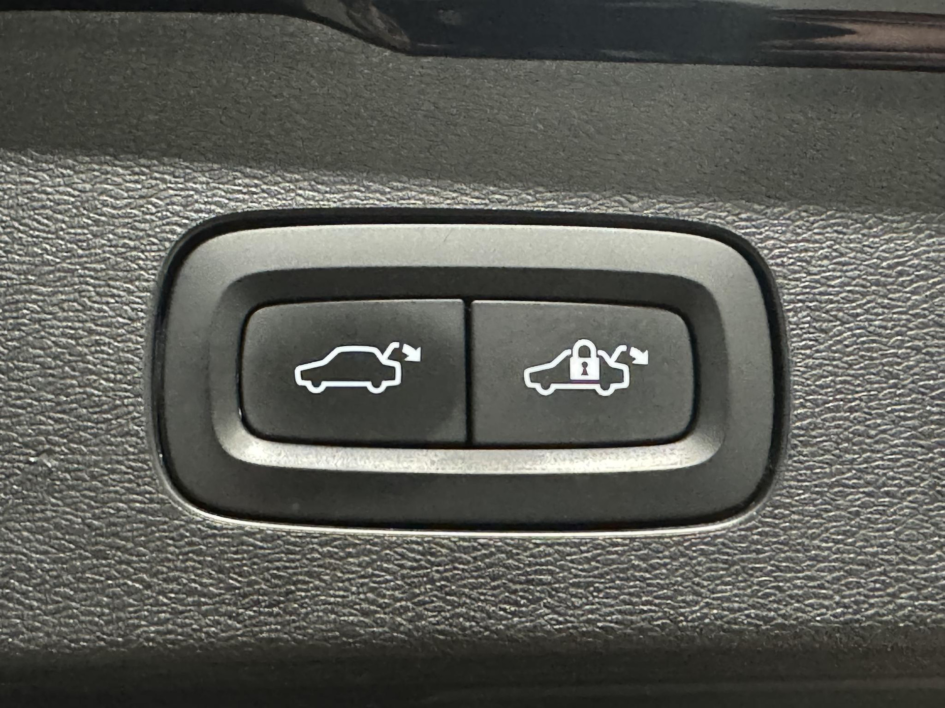 Volvo V60 2.0 T6 Twin Engine AWD Momentum Pro JHS73F