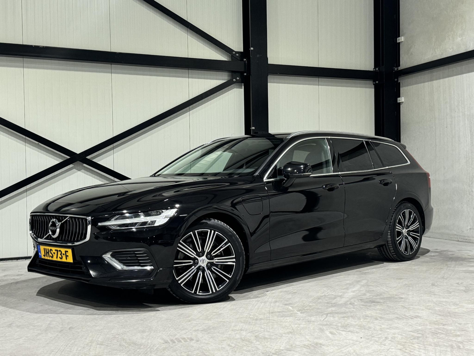 Volvo V60 2.0 T6 Twin Engine AWD Momentum Pro JHS73F