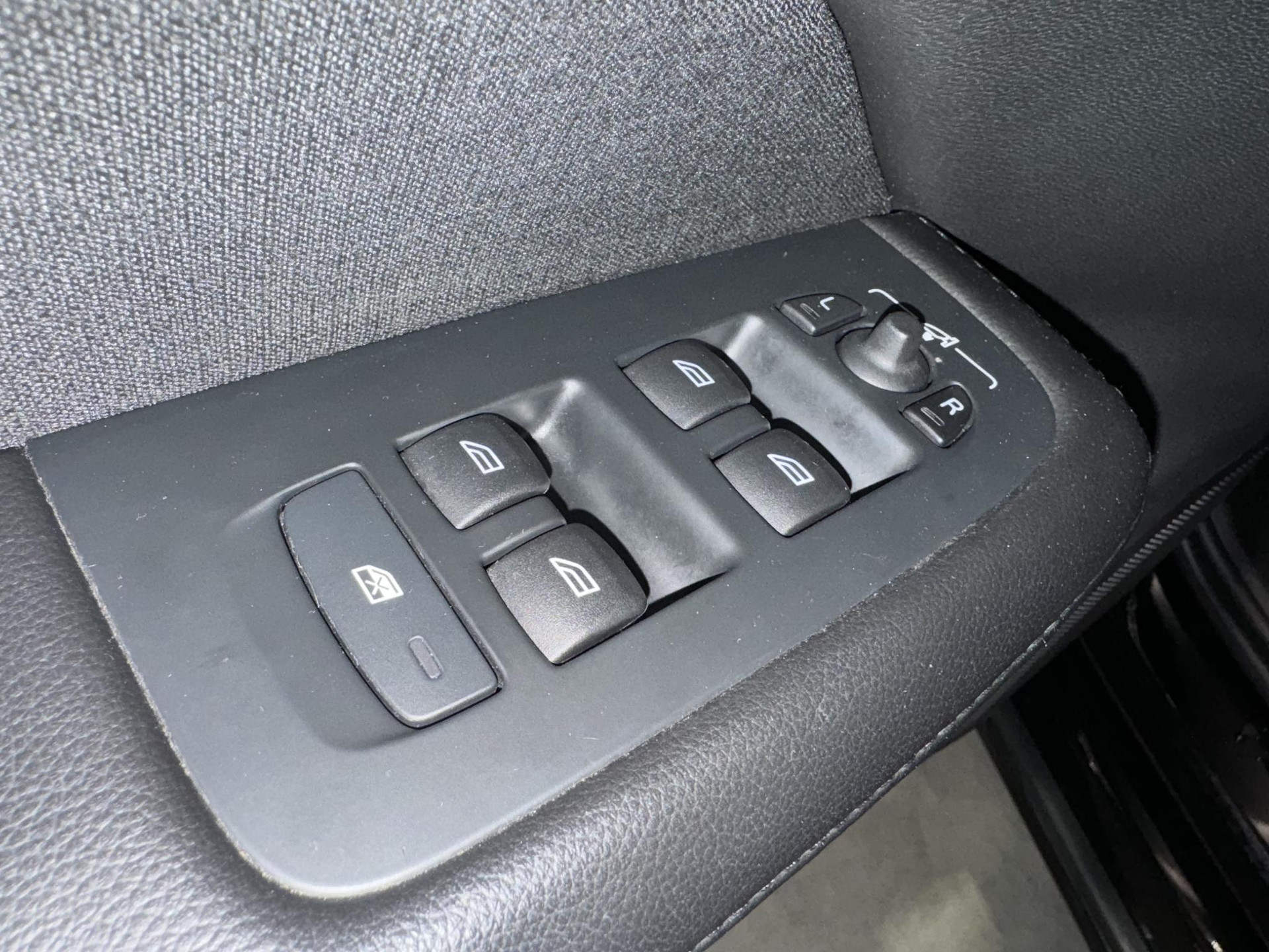 Volvo V60 2.0 T6 Twin Engine AWD Momentum Pro JHS73F