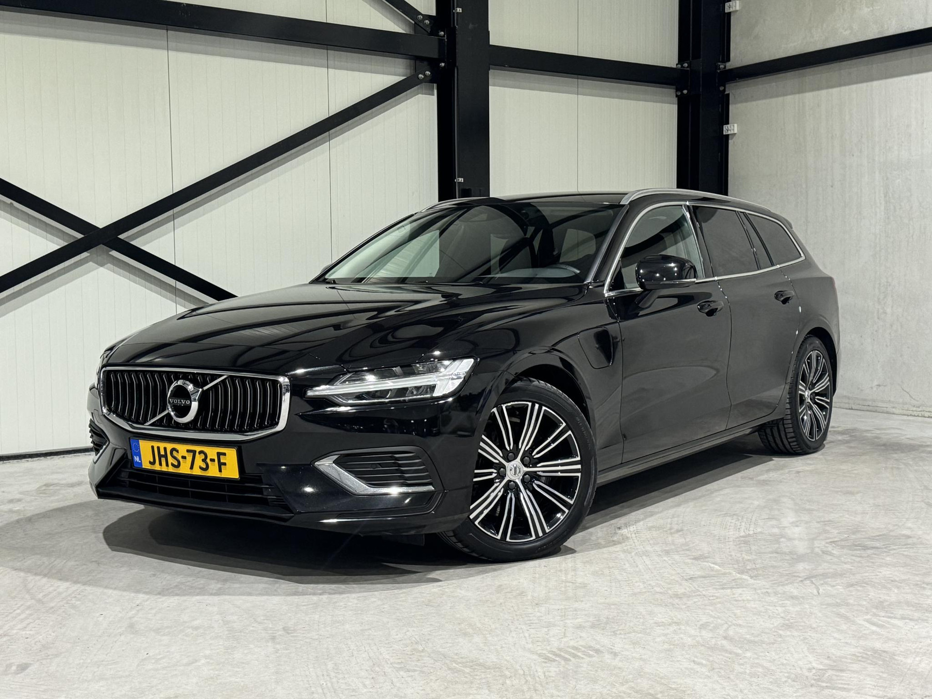 Volvo V60 2.0 T6 Twin Engine AWD Momentum Pro JHS73F