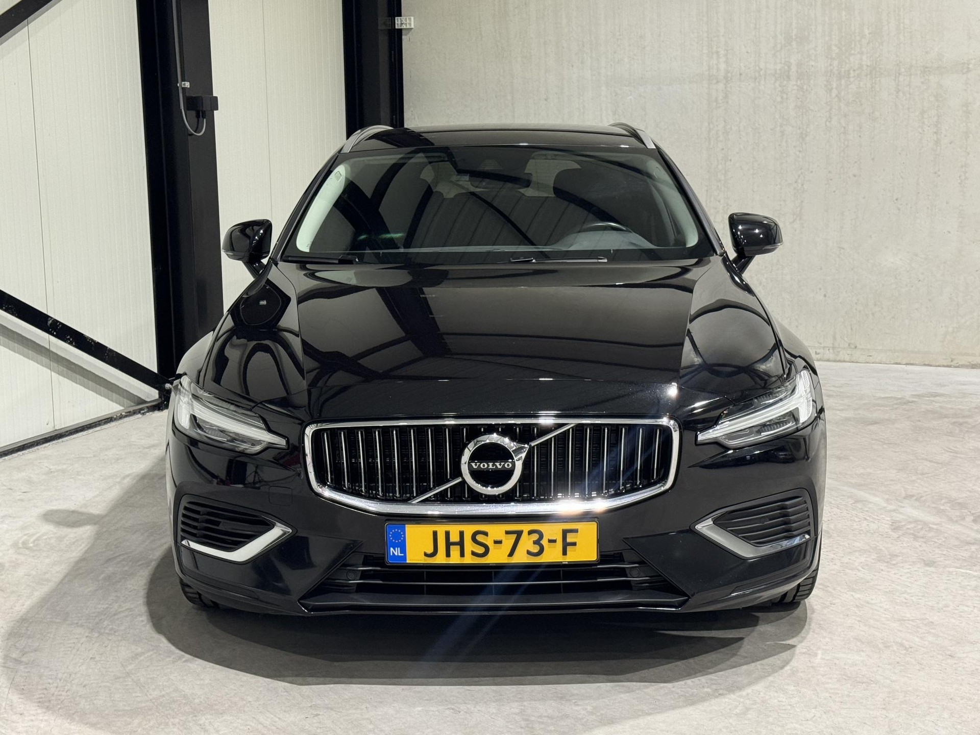 Volvo V60 2.0 T6 Twin Engine AWD Momentum Pro JHS73F