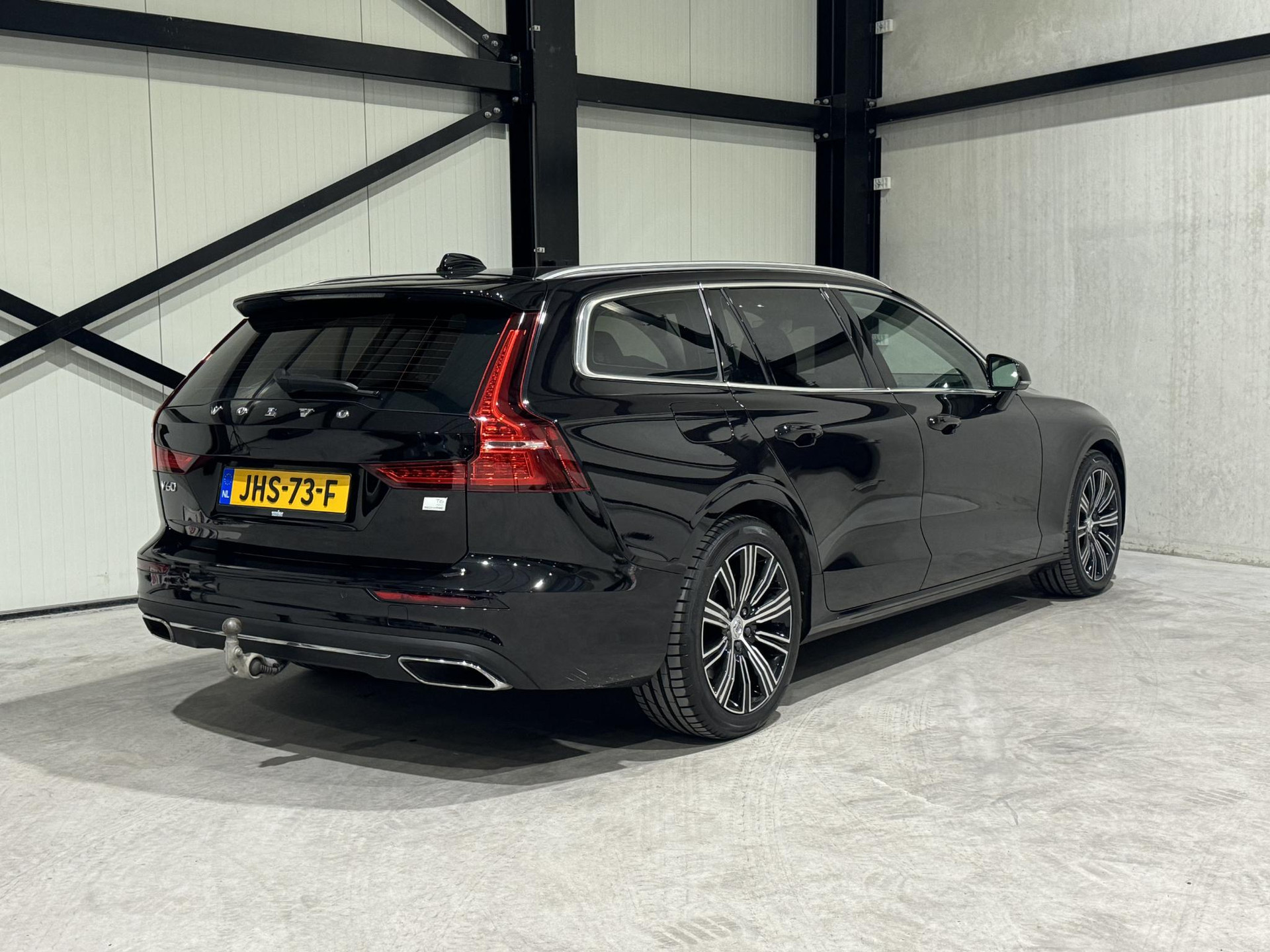 Volvo V60 2.0 T6 Twin Engine AWD Momentum Pro JHS73F