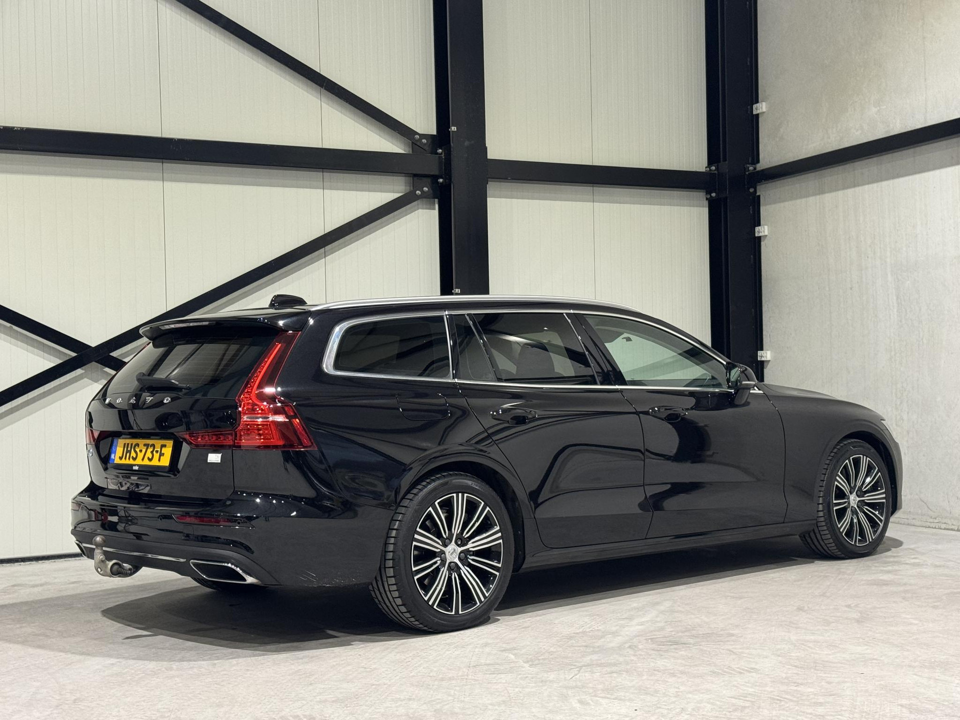 Volvo V60 2.0 T6 Twin Engine AWD Momentum Pro JHS73F
