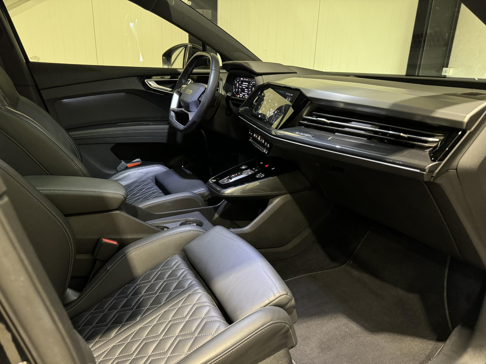 Audi Q4 e-tron 40 Launch edition S Competition 77 kWh GZG74P