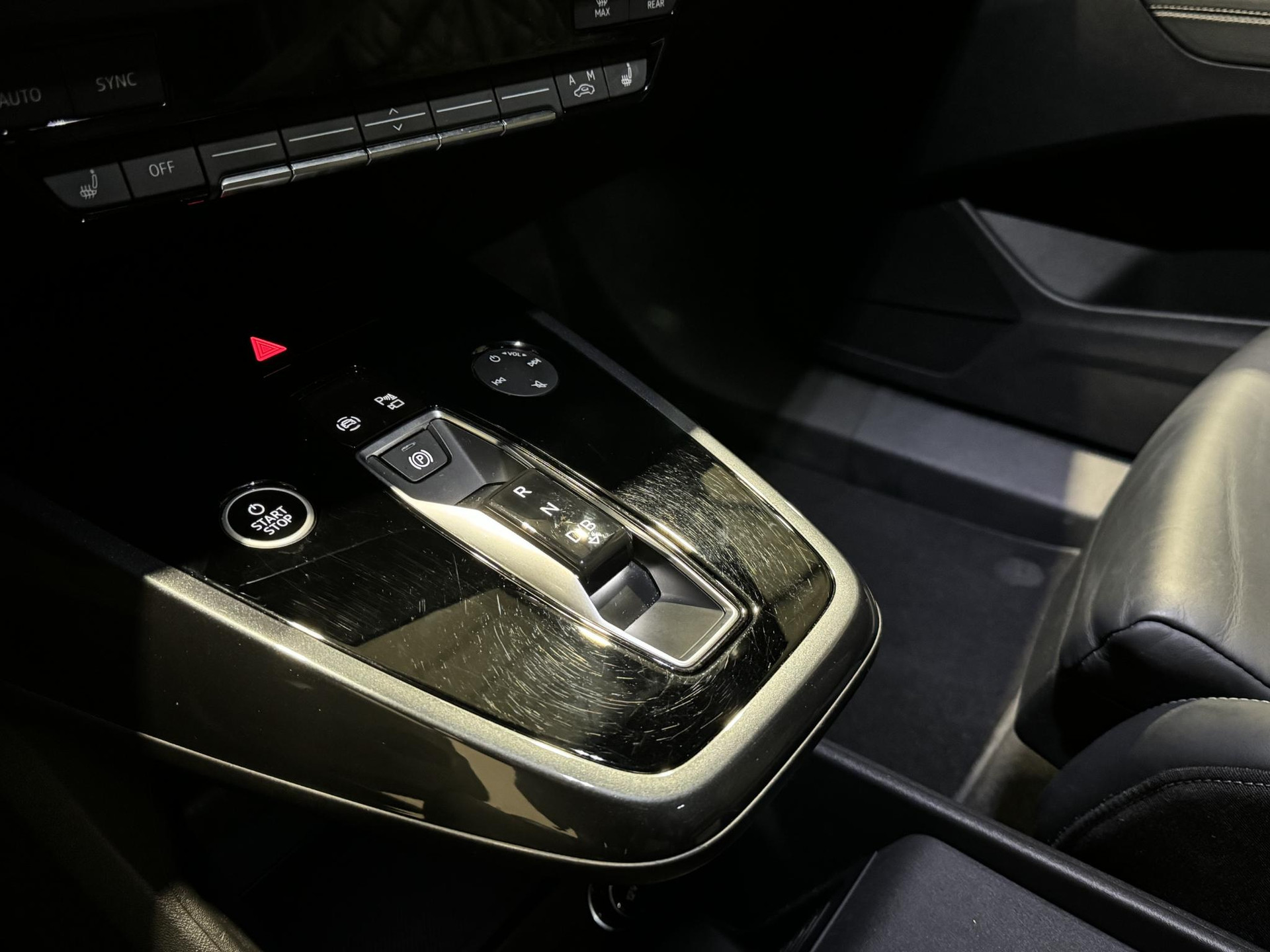 Audi Q4 e-tron 40 Launch edition S Competition 77 kWh GZG74P