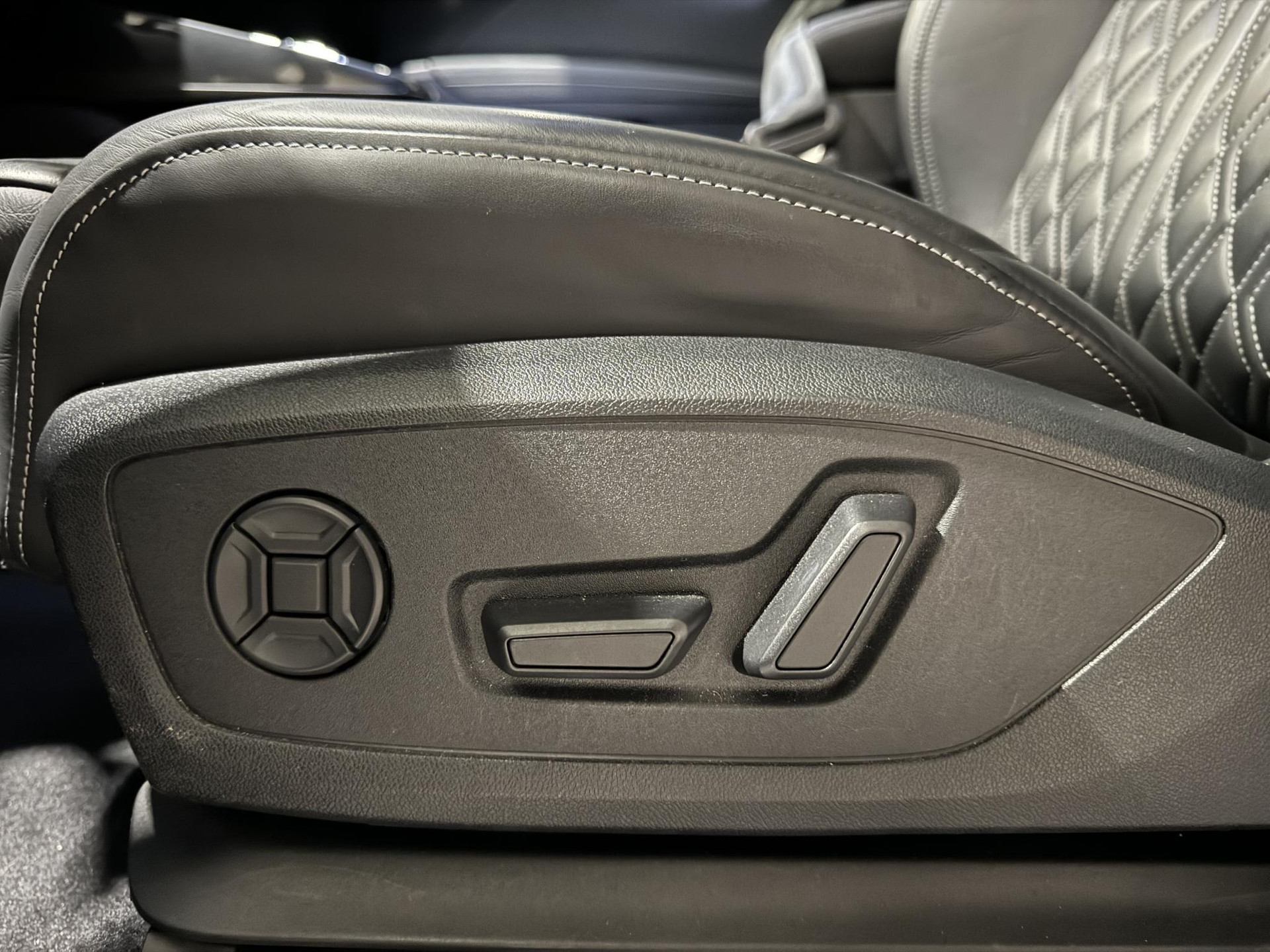 Audi Q4 e-tron 40 Launch edition S Competition 77 kWh GZG74P