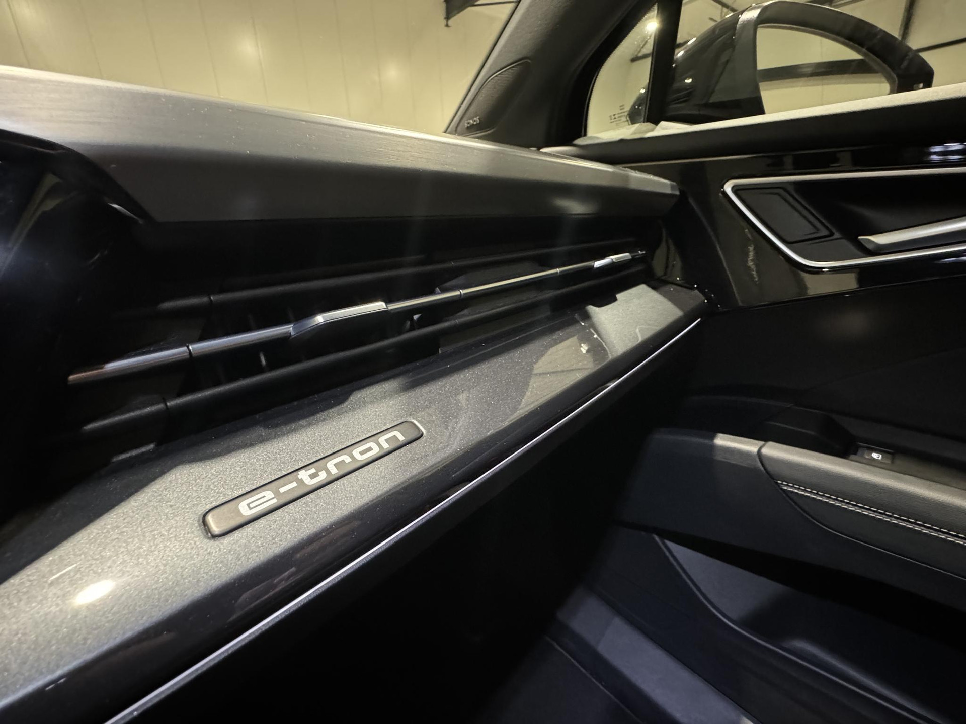 Audi Q4 e-tron 40 Launch edition S Competition 77 kWh GZG74P