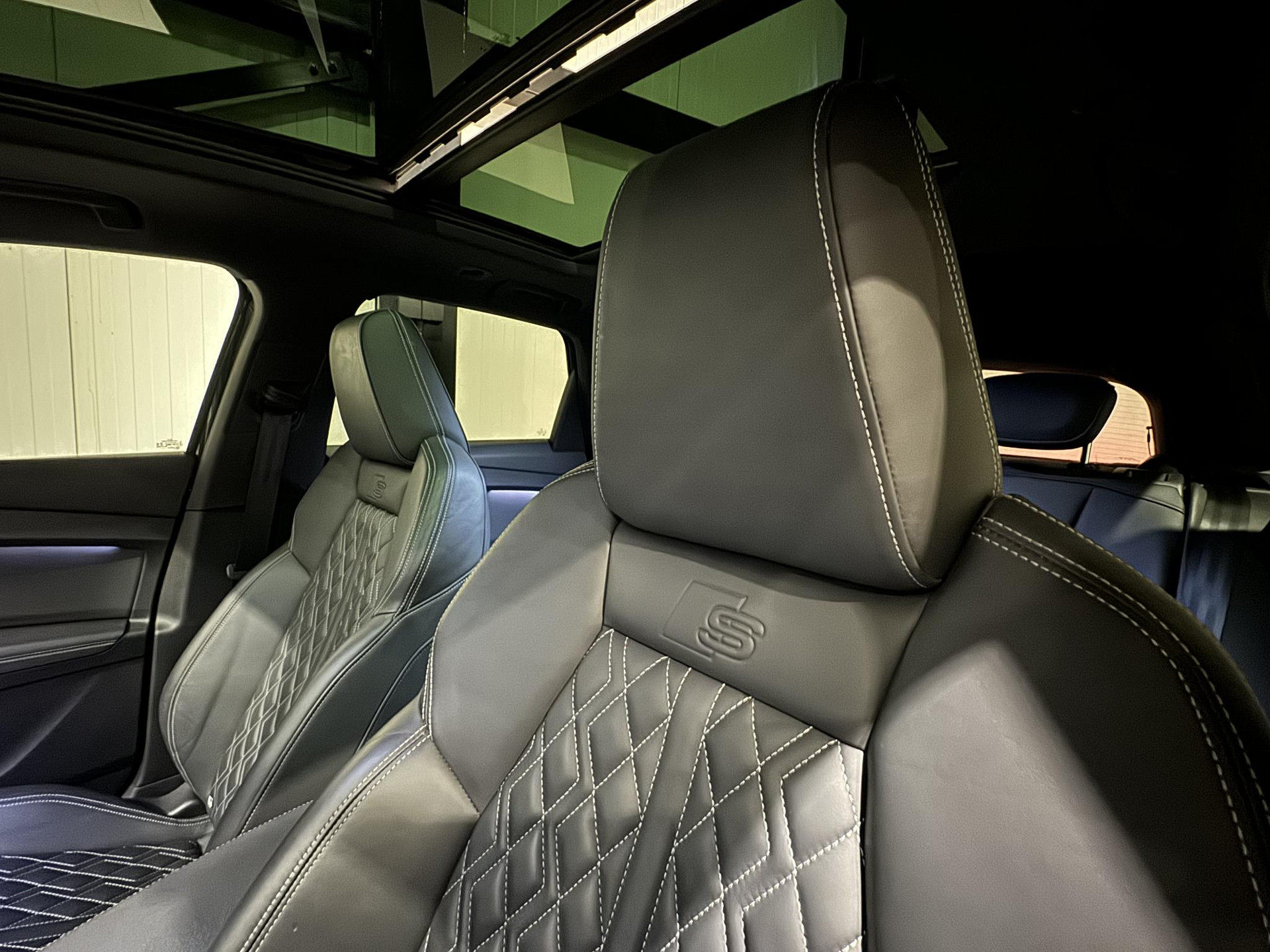 Audi Q4 e-tron 40 Launch edition S Competition 77 kWh GZG74P