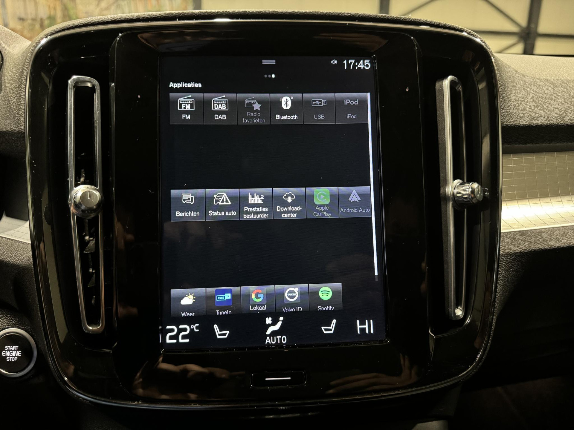 Volvo XC40 1.5 T5 Recharge Business JLV56X