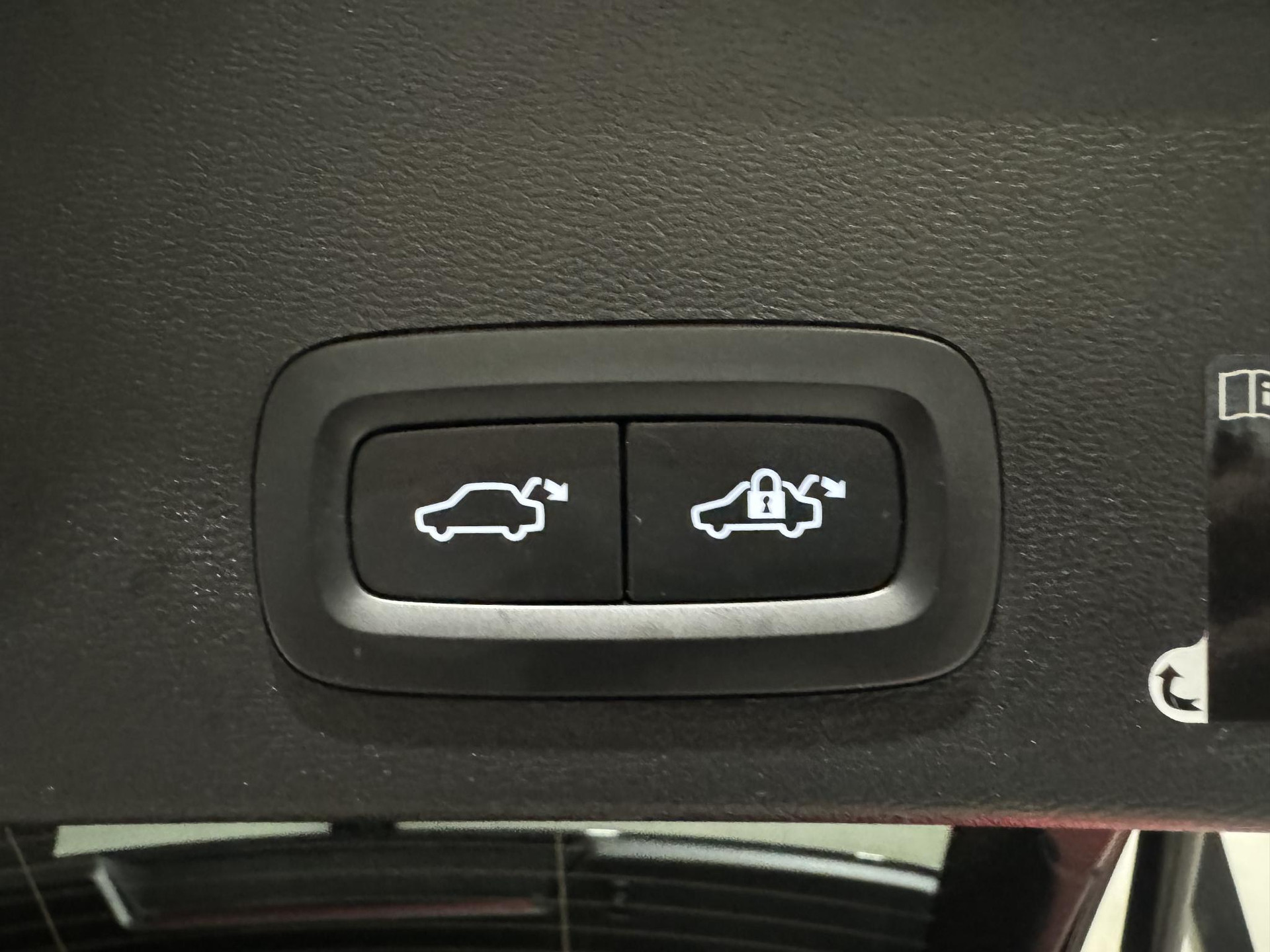 Volvo XC40 1.5 T5 Recharge Business JLV56X