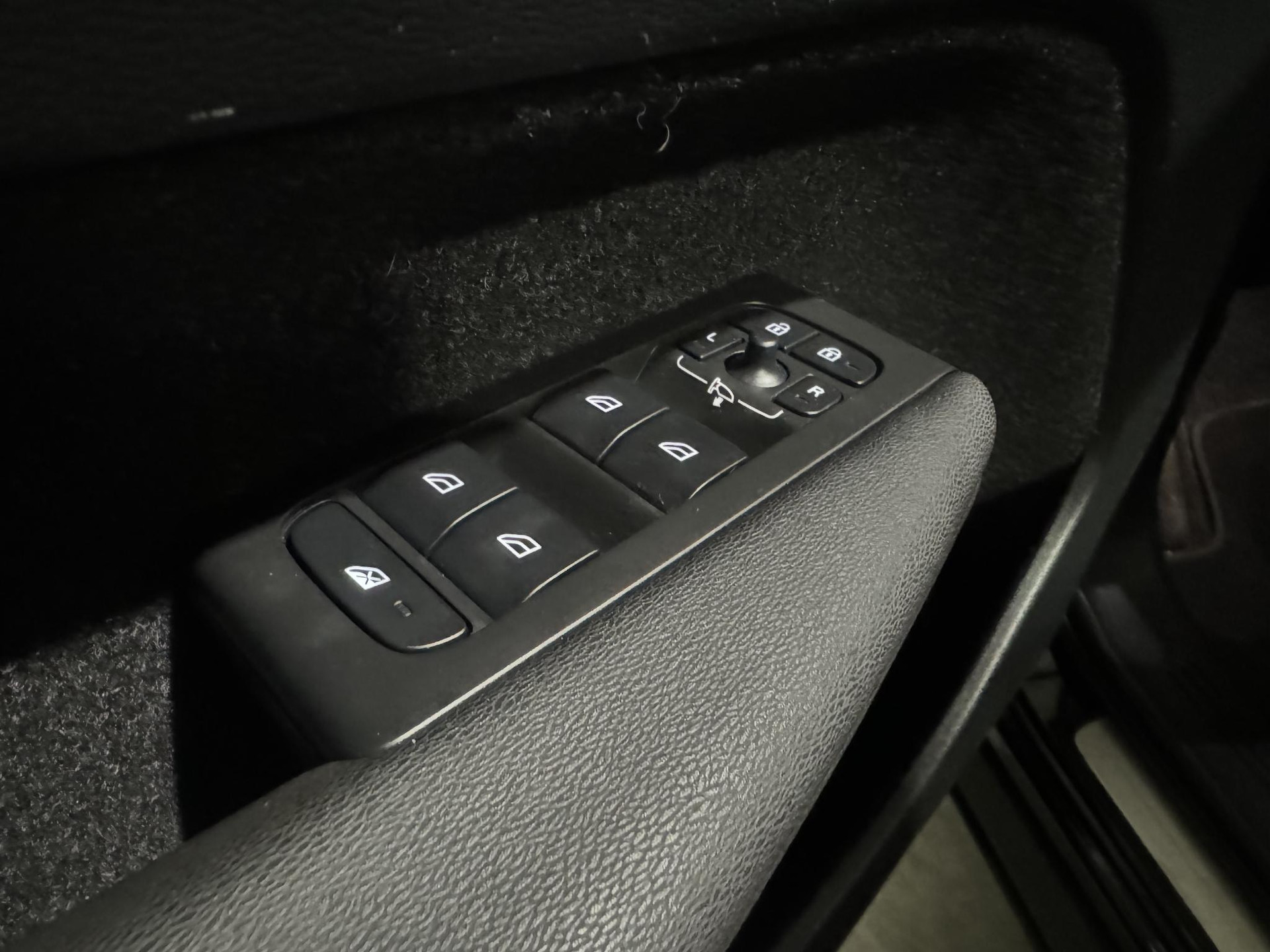 Volvo XC40 1.5 T5 Recharge Business JLV56X