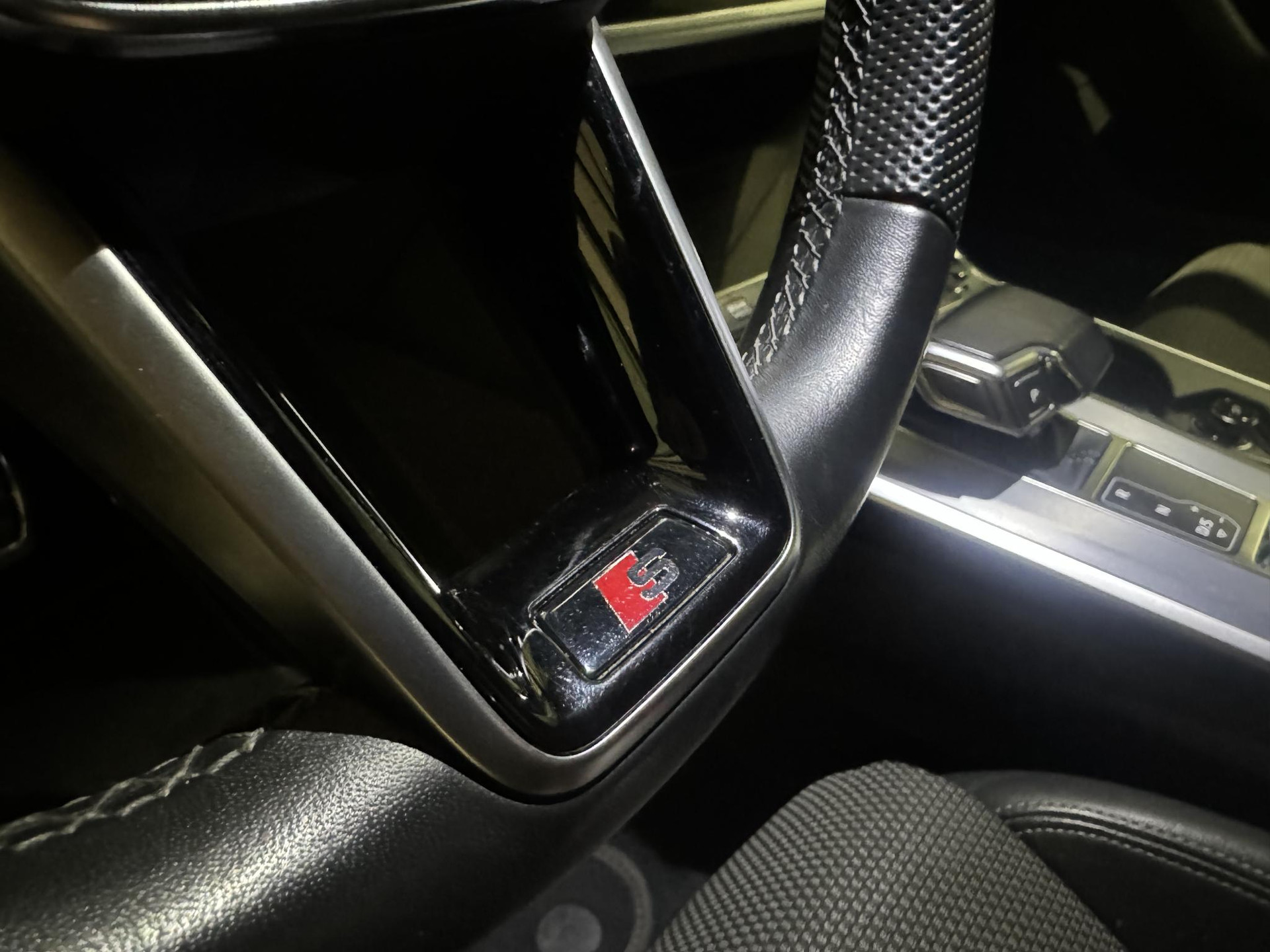 Audi A6 Limousine 40 TFSI S edition L588HR