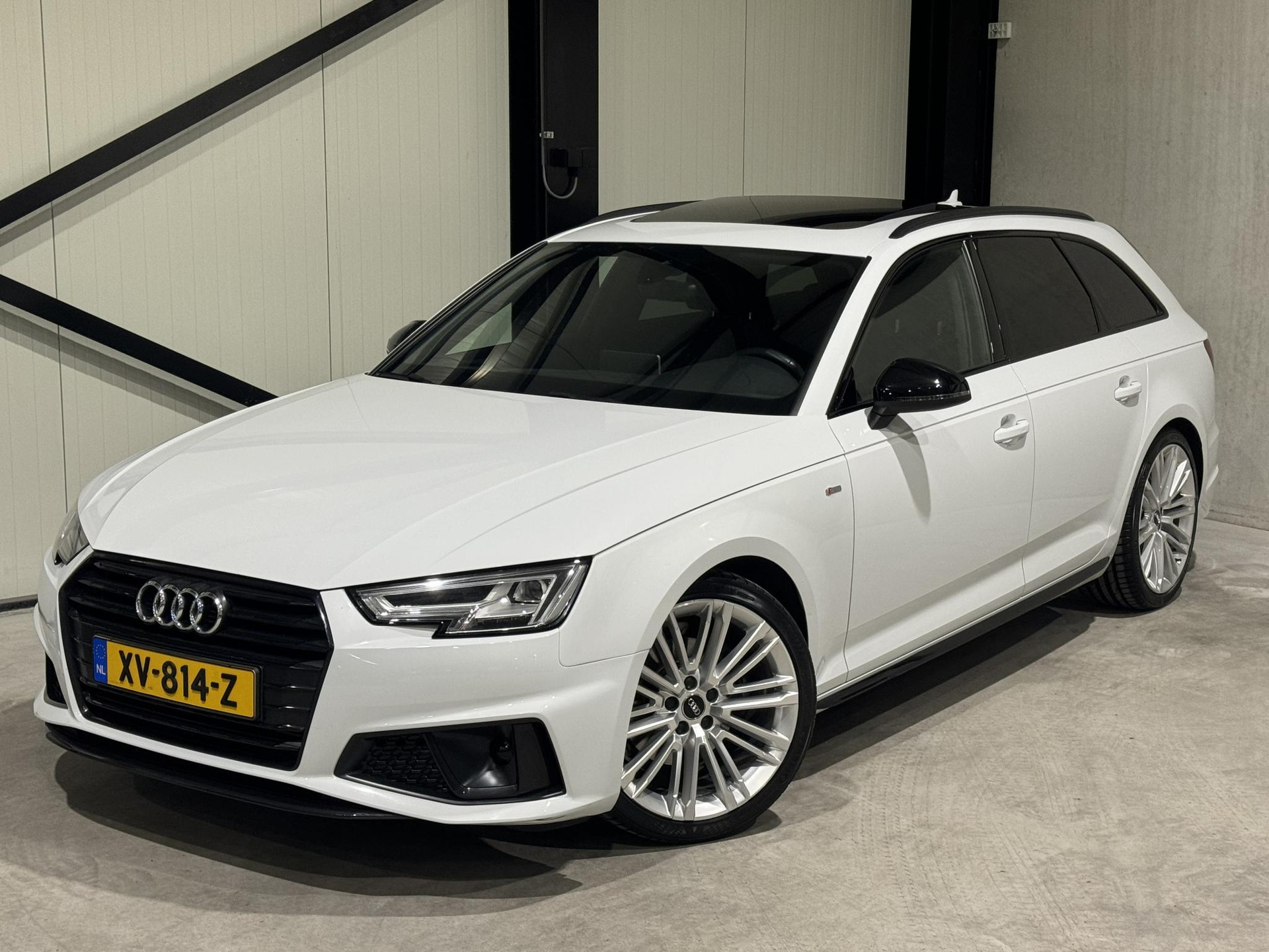 Audi A4 Avant 35 TFSI Sport S line black edition XV814Z