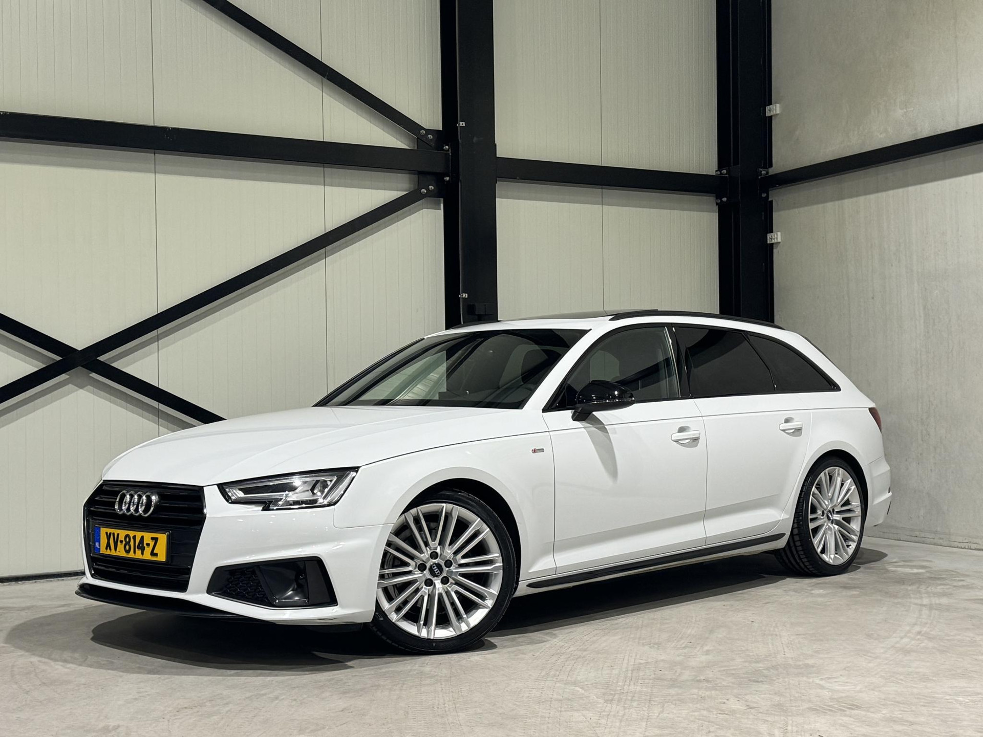 Audi A4 Avant 35 TFSI Sport S line black edition XV814Z