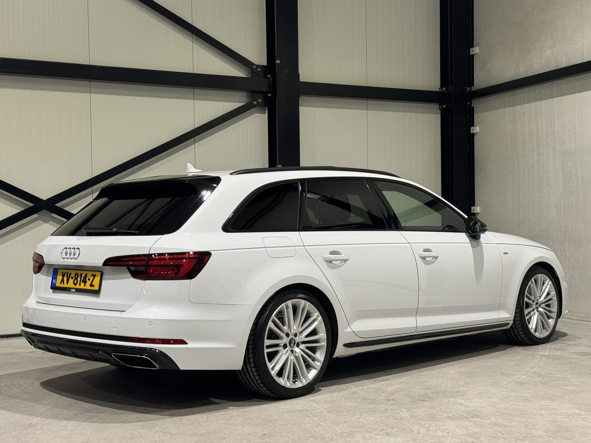 Audi A4 Avant 35 TFSI Sport S line black edition XV814Z