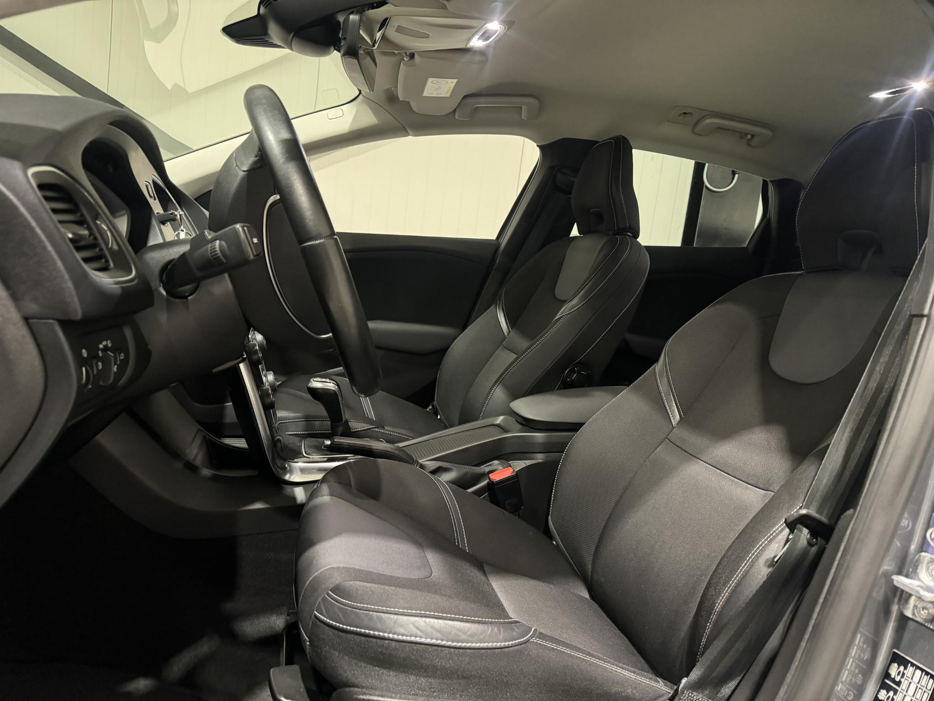 Volvo V40 2.0 T3 Nordic+ NS888P