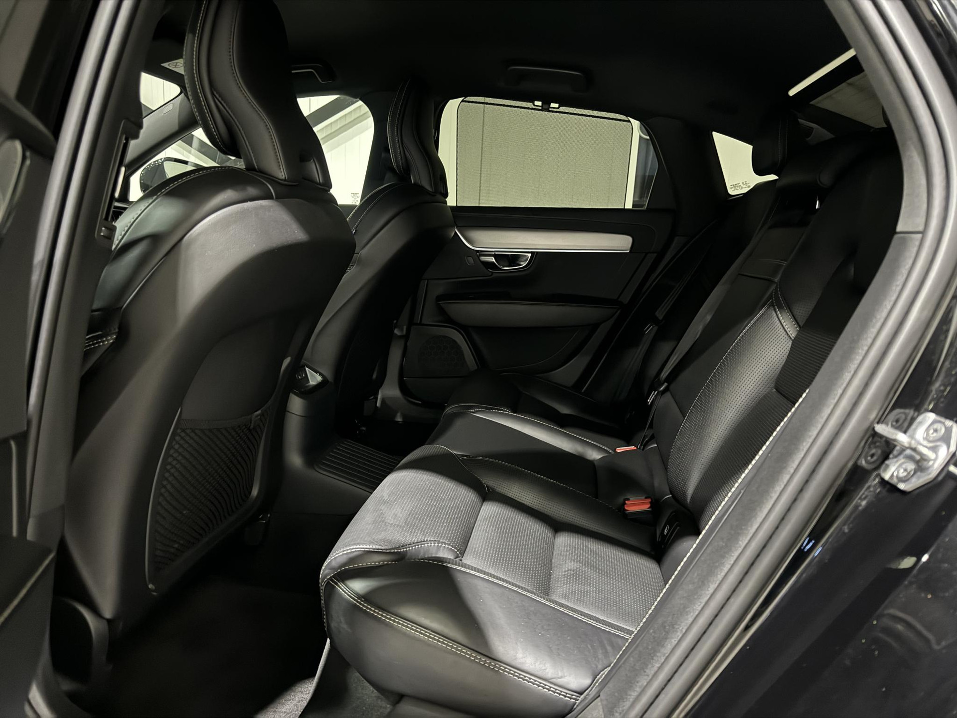 Volvo S90 2.0 T8 AWD R-Design JRB32Z