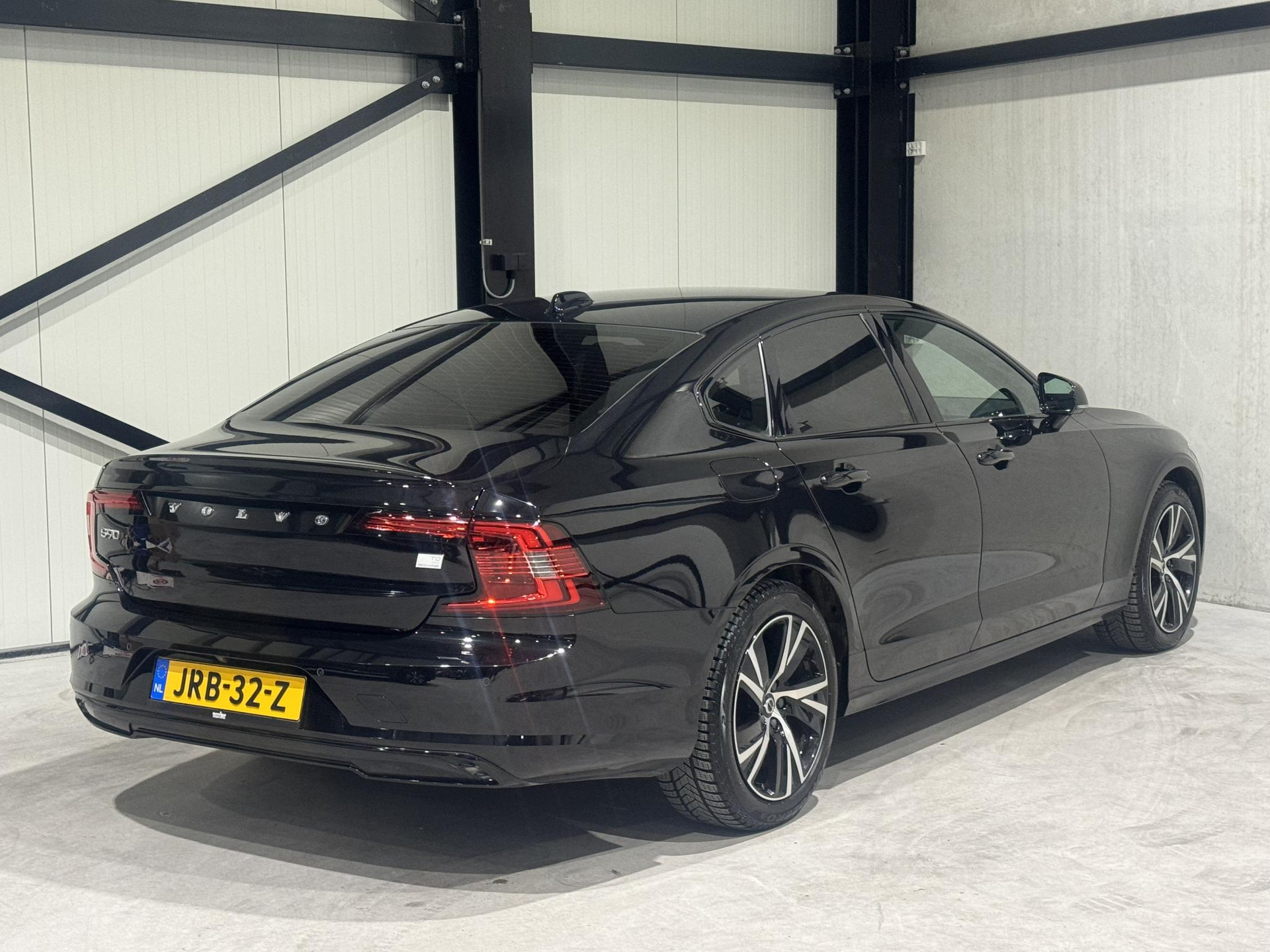 Volvo S90 2.0 T8 AWD R-Design JRB32Z