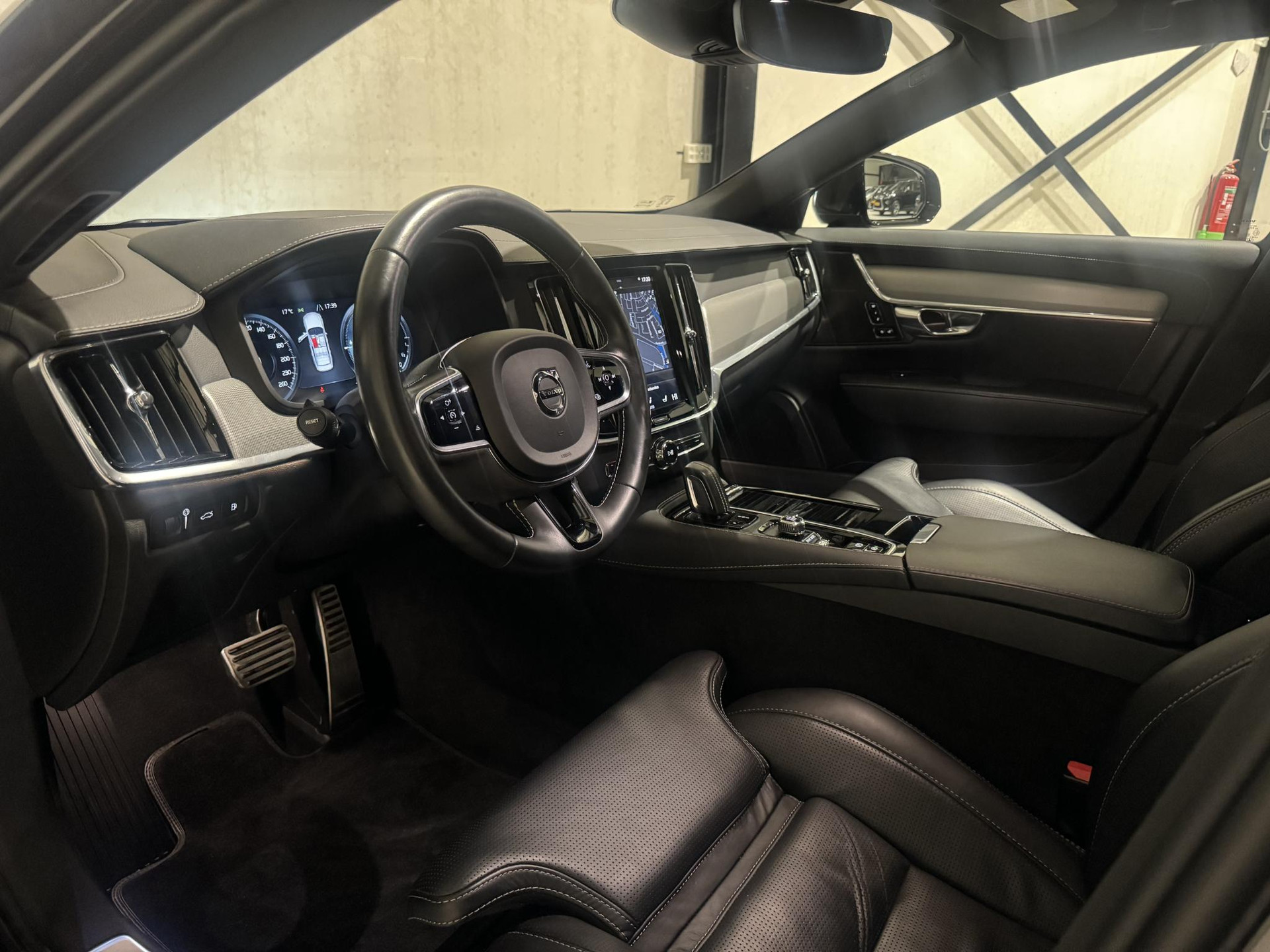 Volvo S90 2.0 T8 AWD R-Design JRB32Z