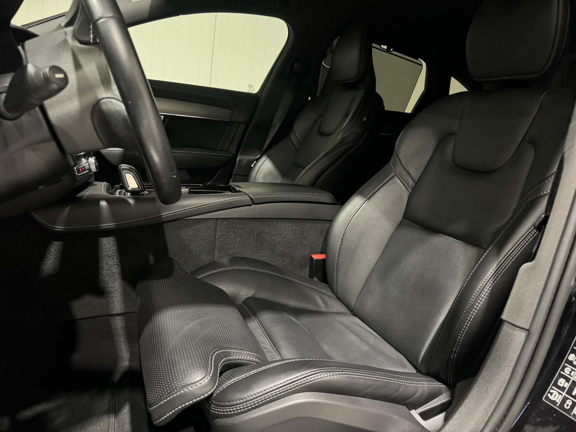 Volvo S90 2.0 T8 AWD R-Design JRB32Z