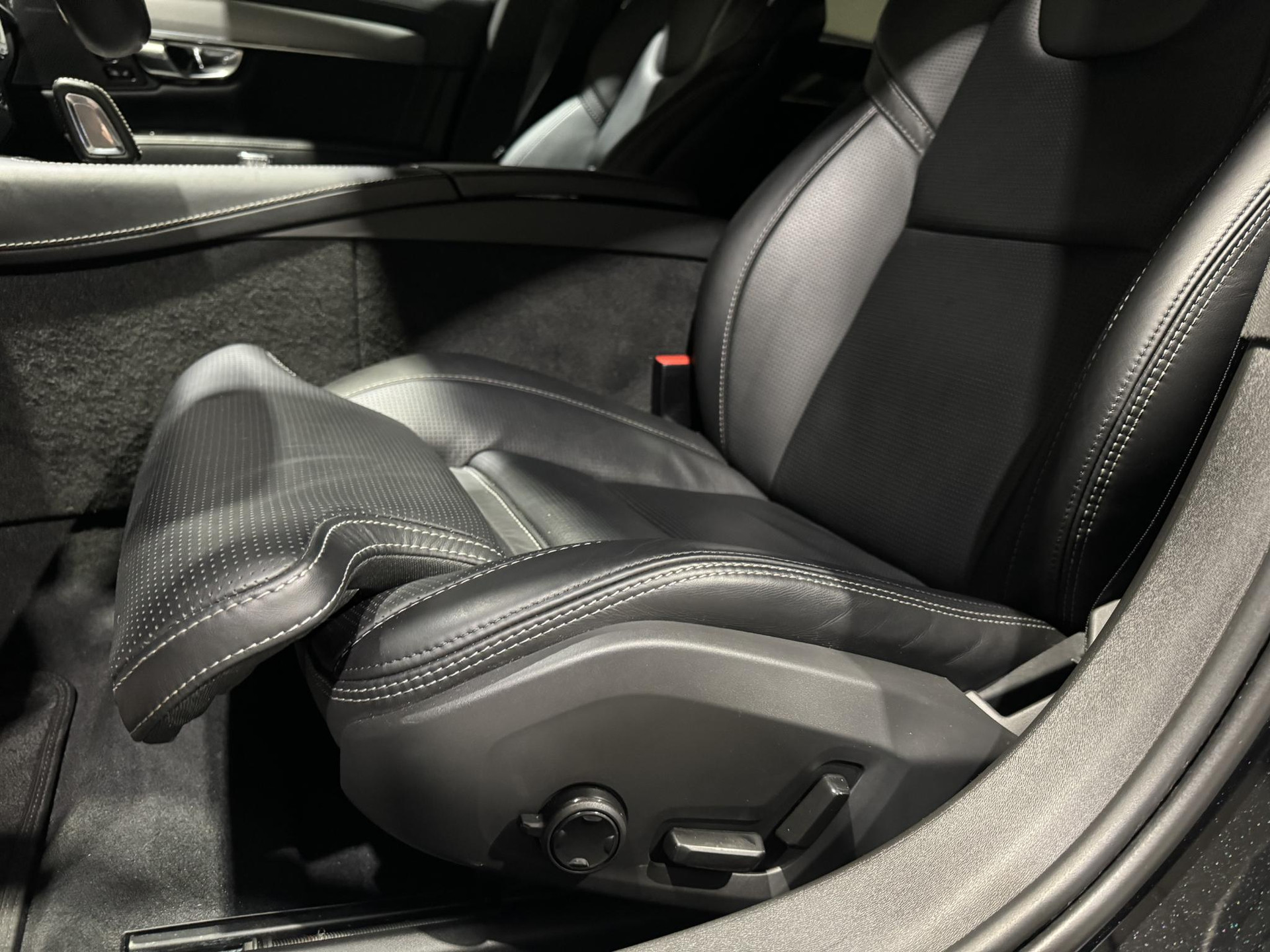 Volvo S90 2.0 T8 AWD R-Design JRB32Z