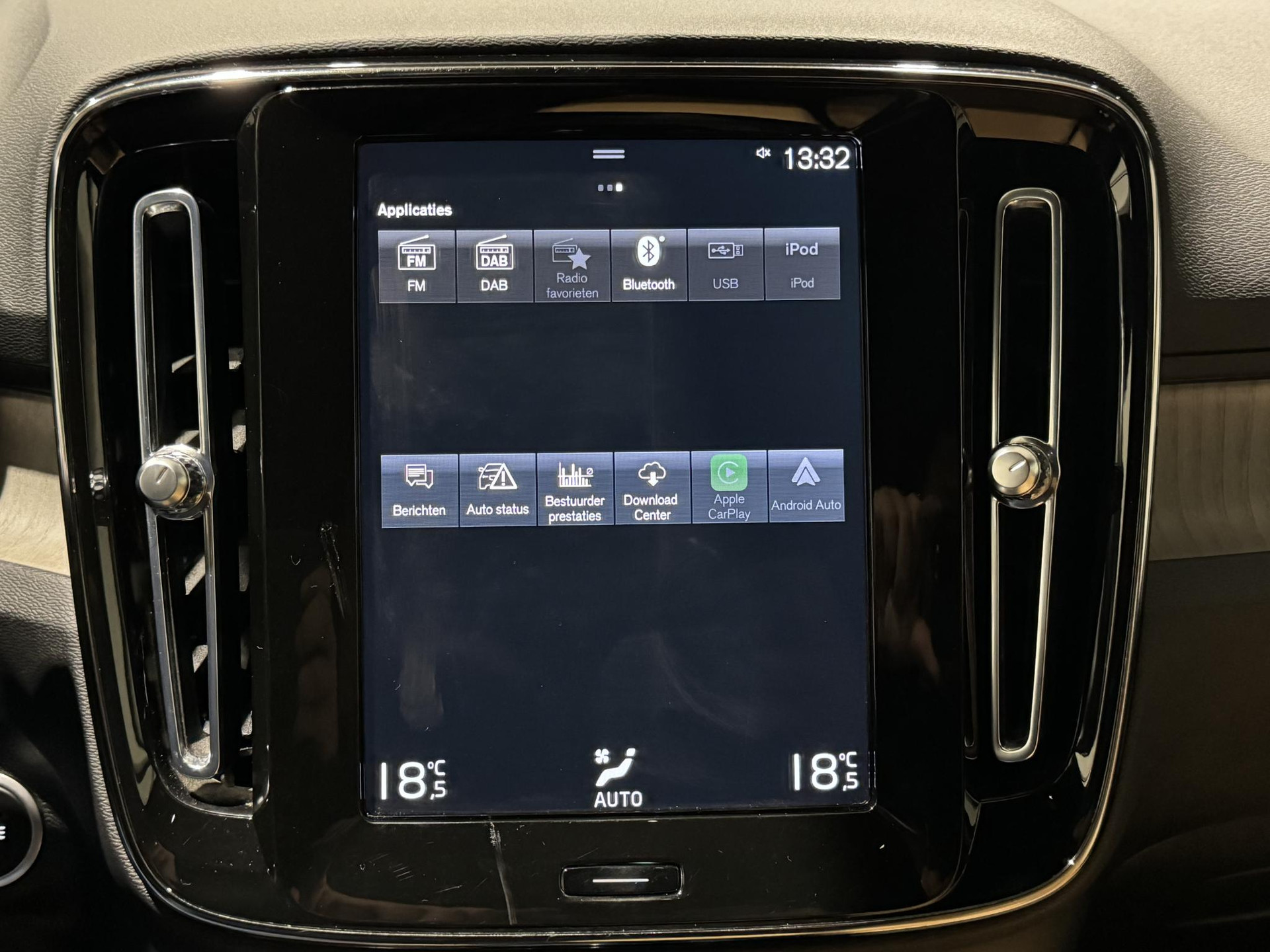 Volvo XC40 1.5 T5 Recharge Business Pro JRT84G