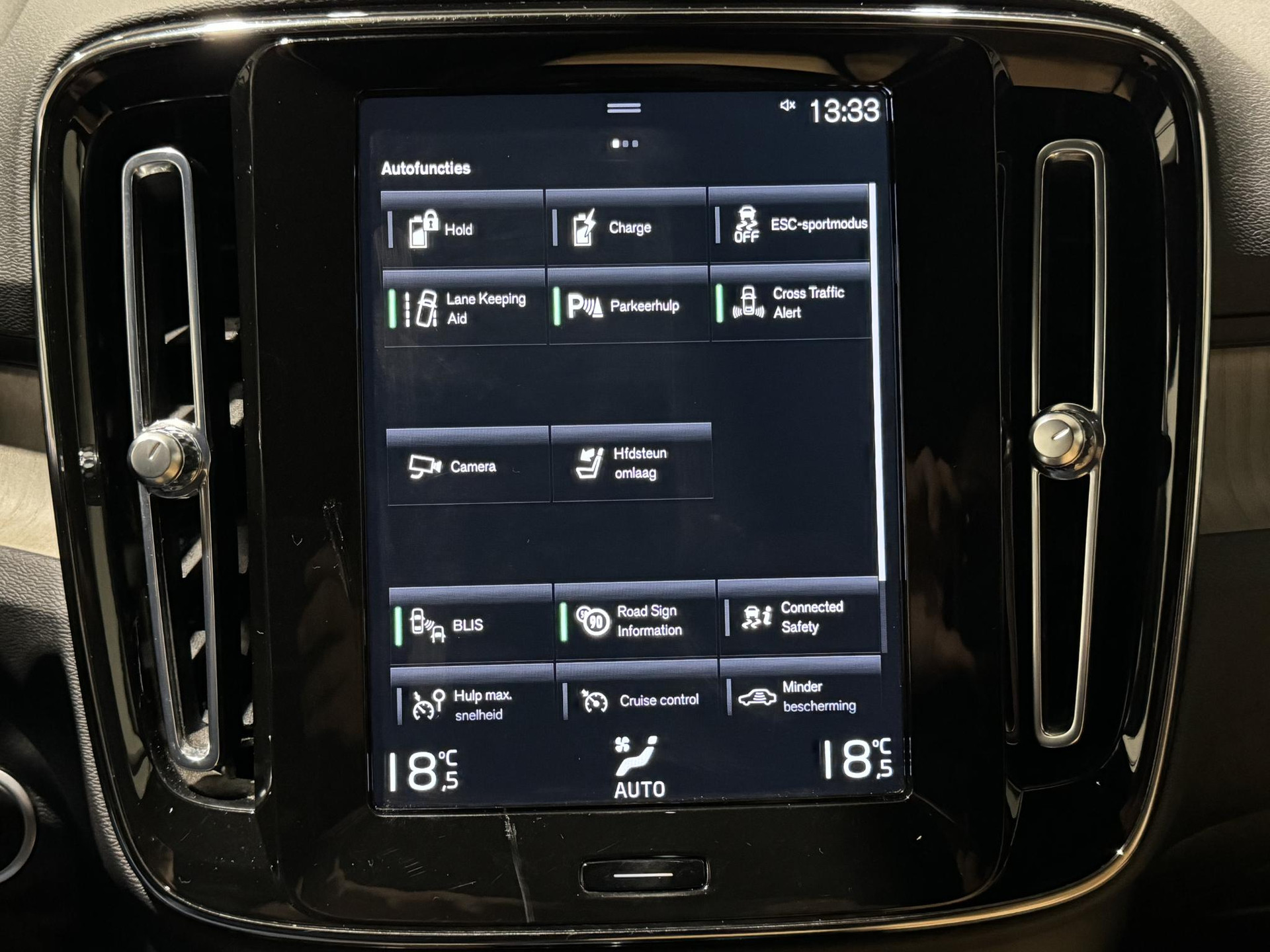 Volvo XC40 1.5 T5 Recharge Business Pro JRT84G