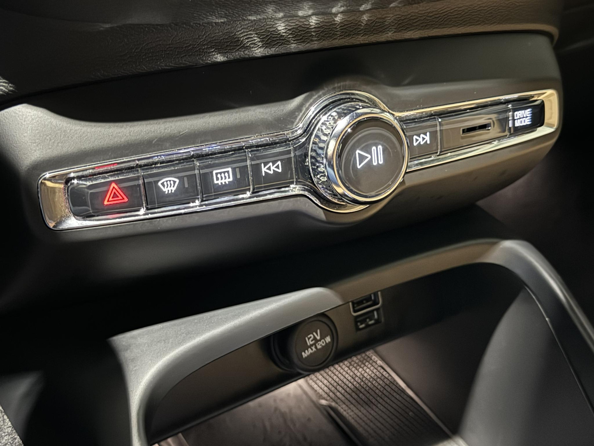 Volvo XC40 1.5 T5 Recharge Business Pro JRT84G