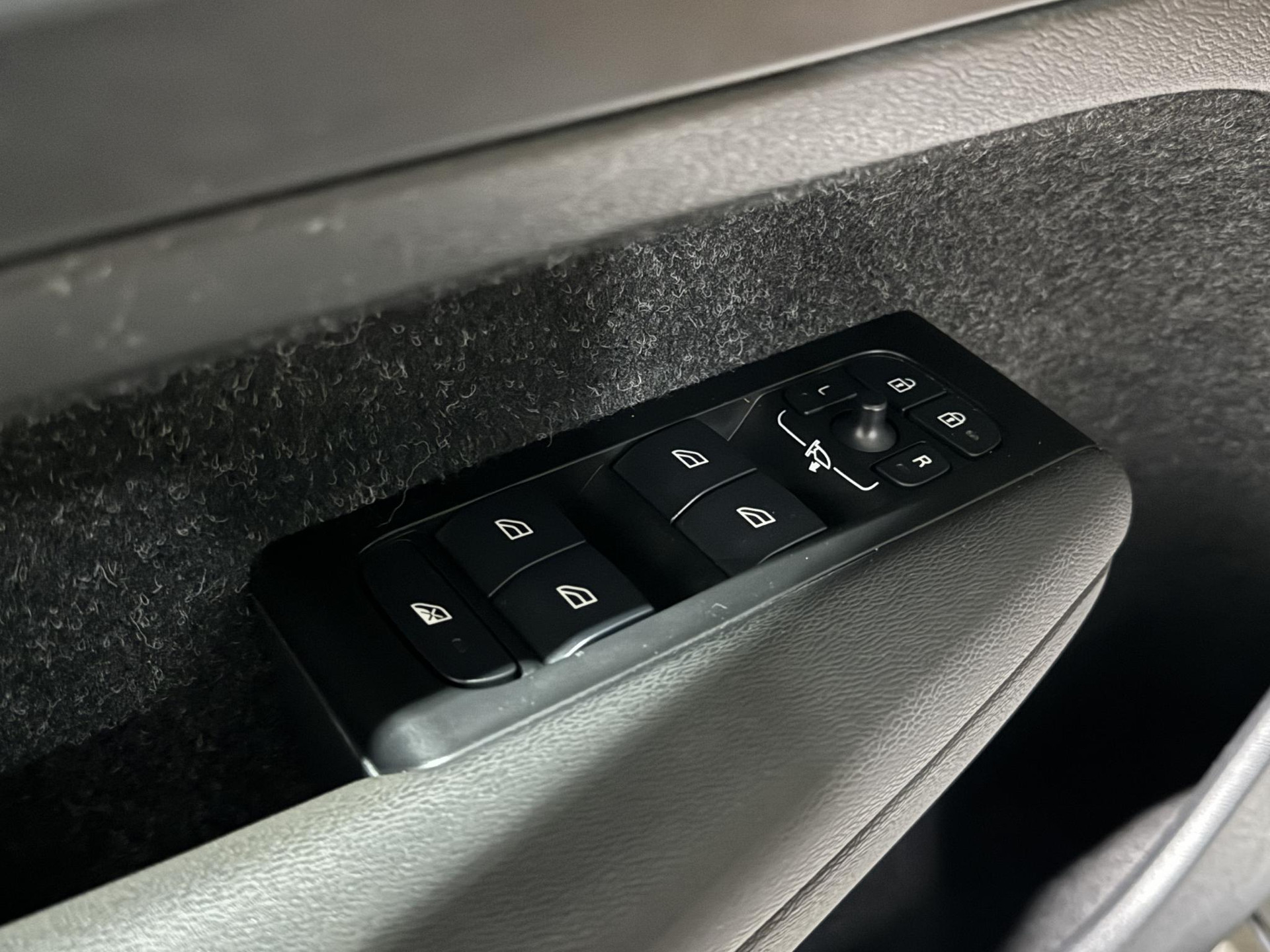 Volvo XC40 1.5 T5 Recharge Business Pro JRT84G