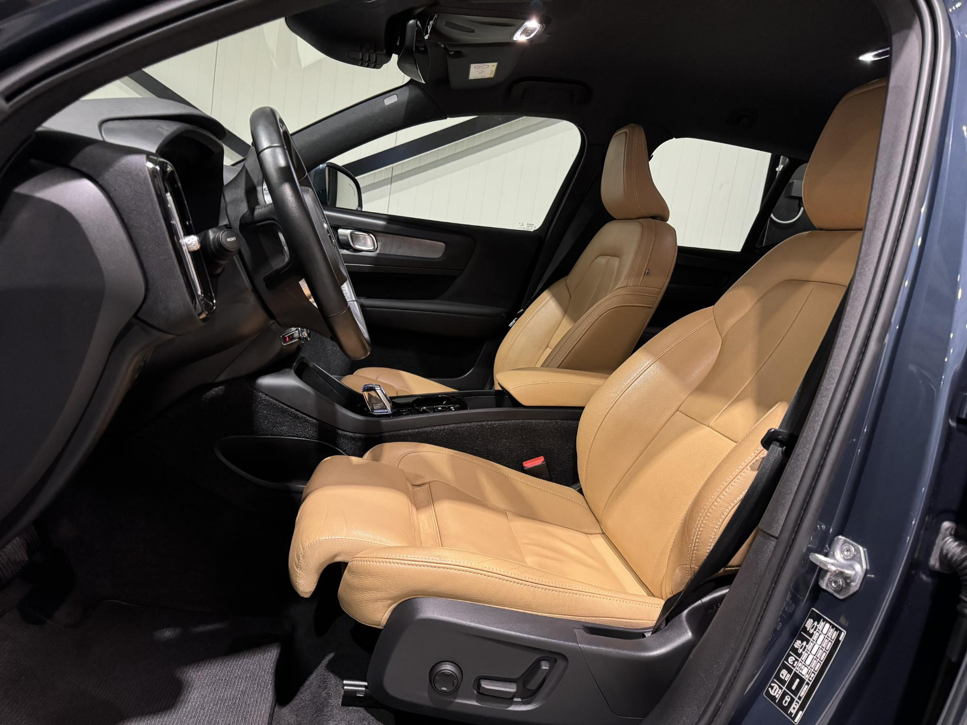 Volvo XC40 1.5 T5 Recharge Business Pro JRT84G