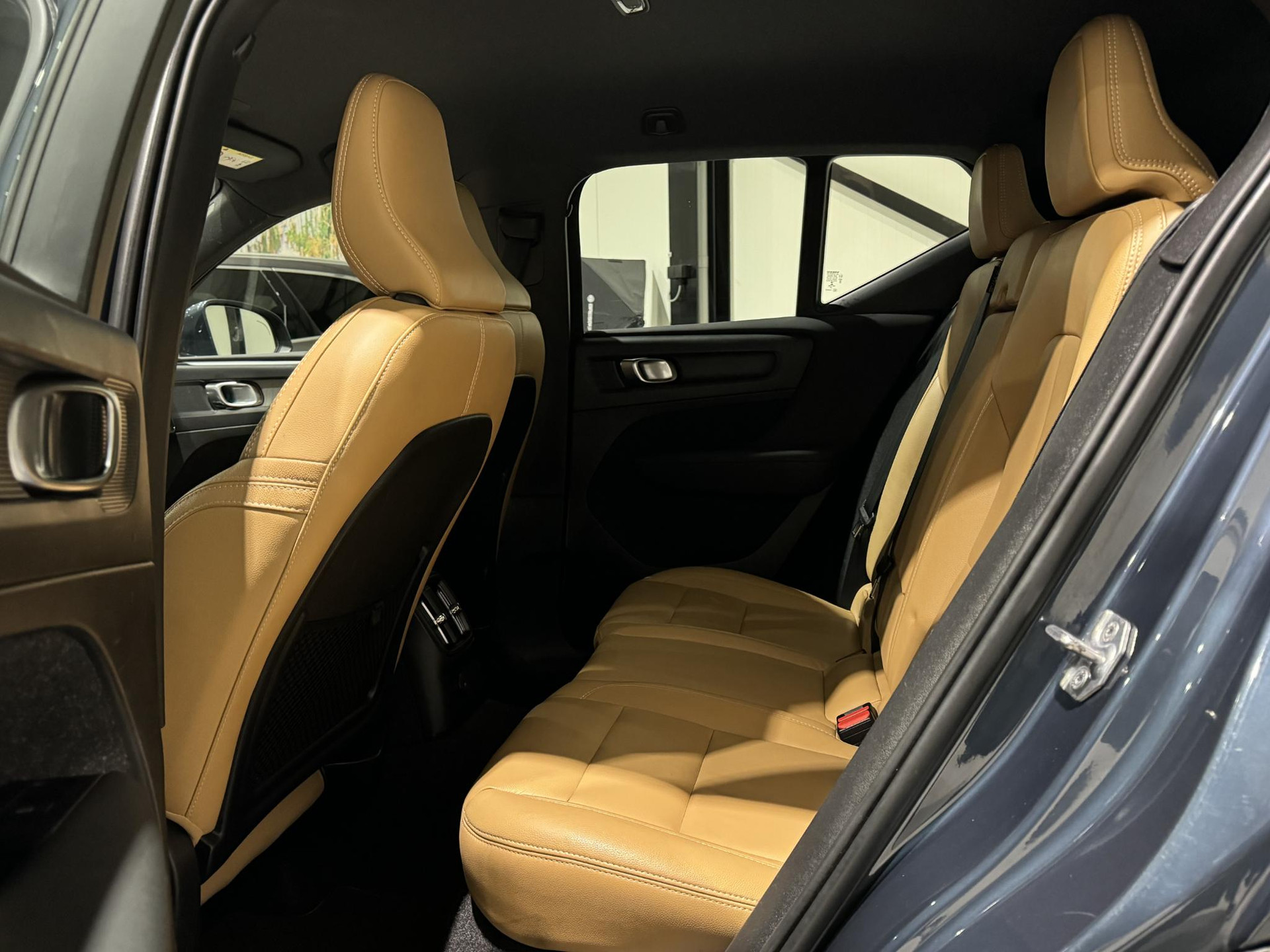 Volvo XC40 1.5 T5 Recharge Business Pro JRT84G