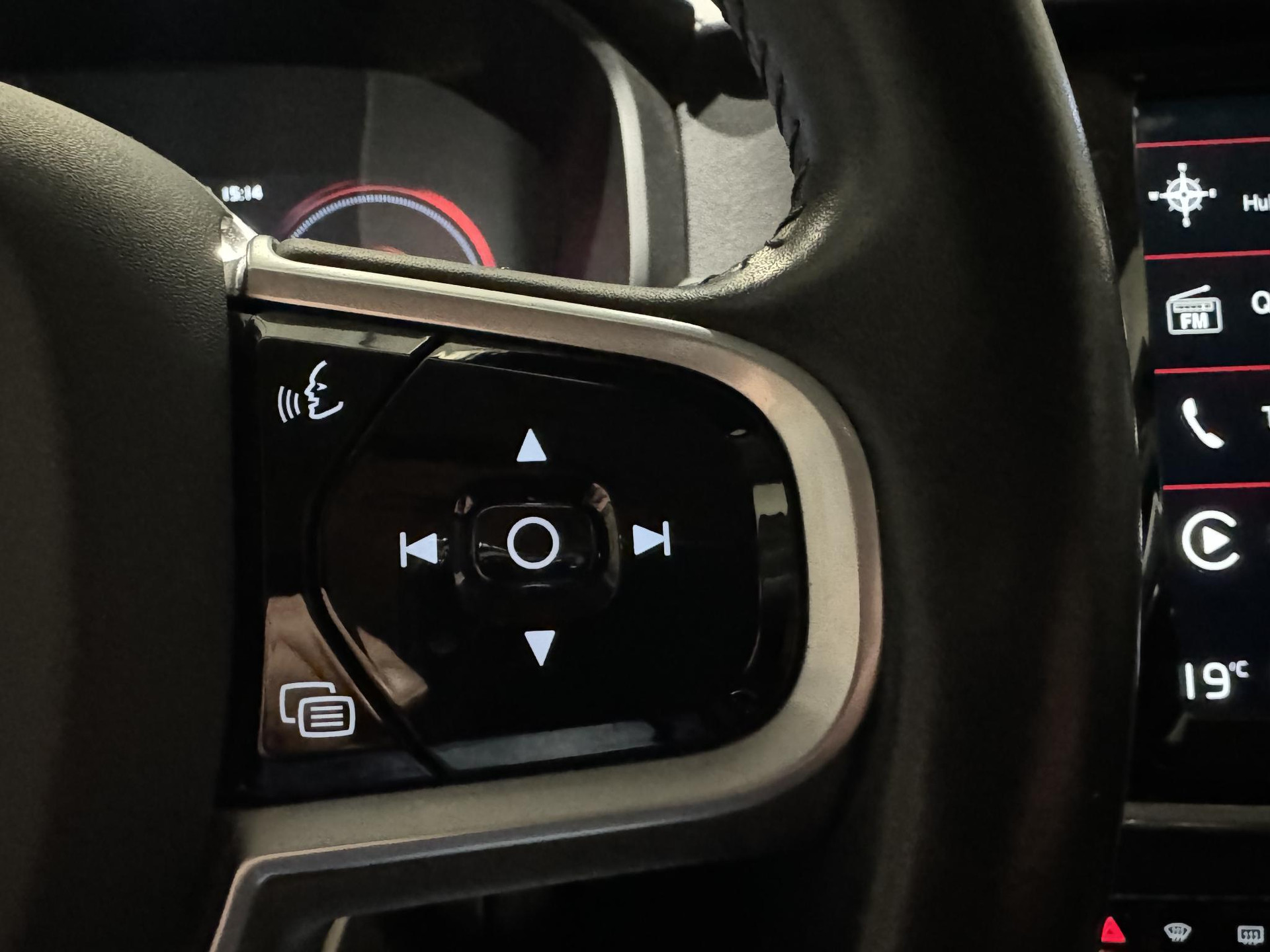 Volvo V90 2.0 T8 AWD Momentum Pro JJN87J