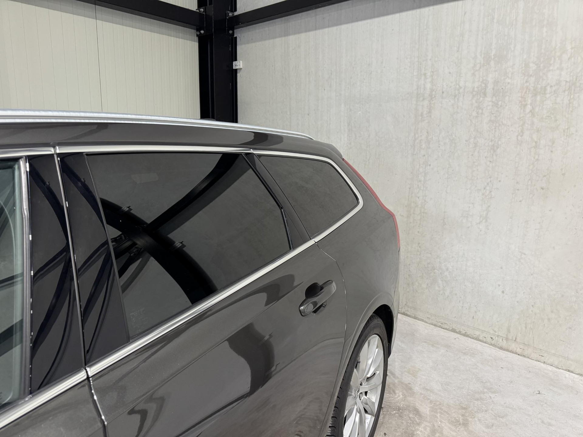 Volvo V90 2.0 T8 AWD Momentum Pro JJN87J