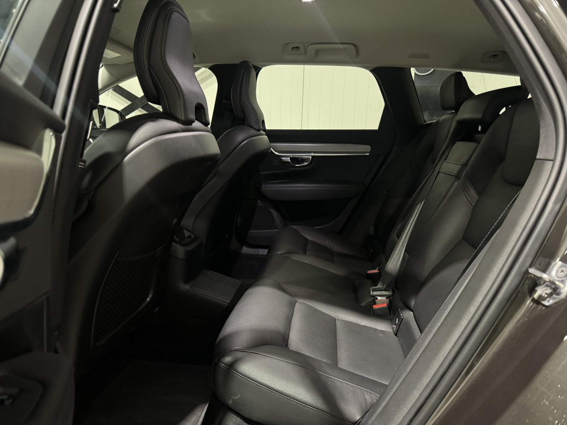 Volvo V90 2.0 T8 AWD Momentum Pro JJN87J